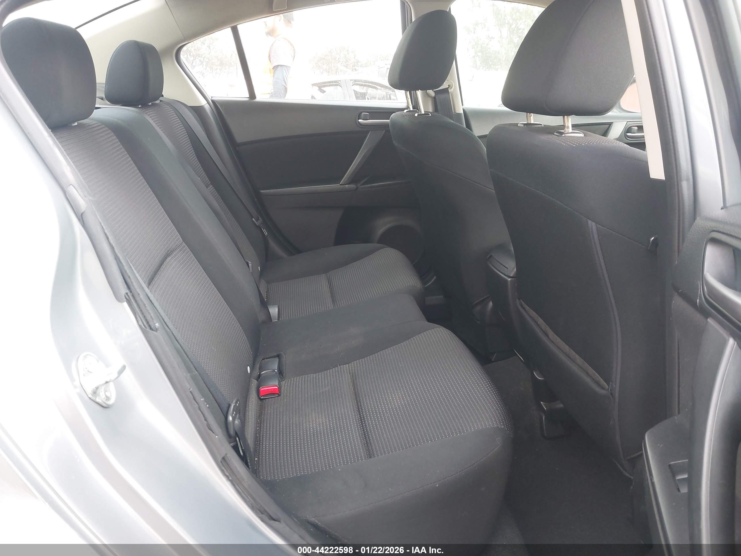 MAZDA MAZDA3 image 8