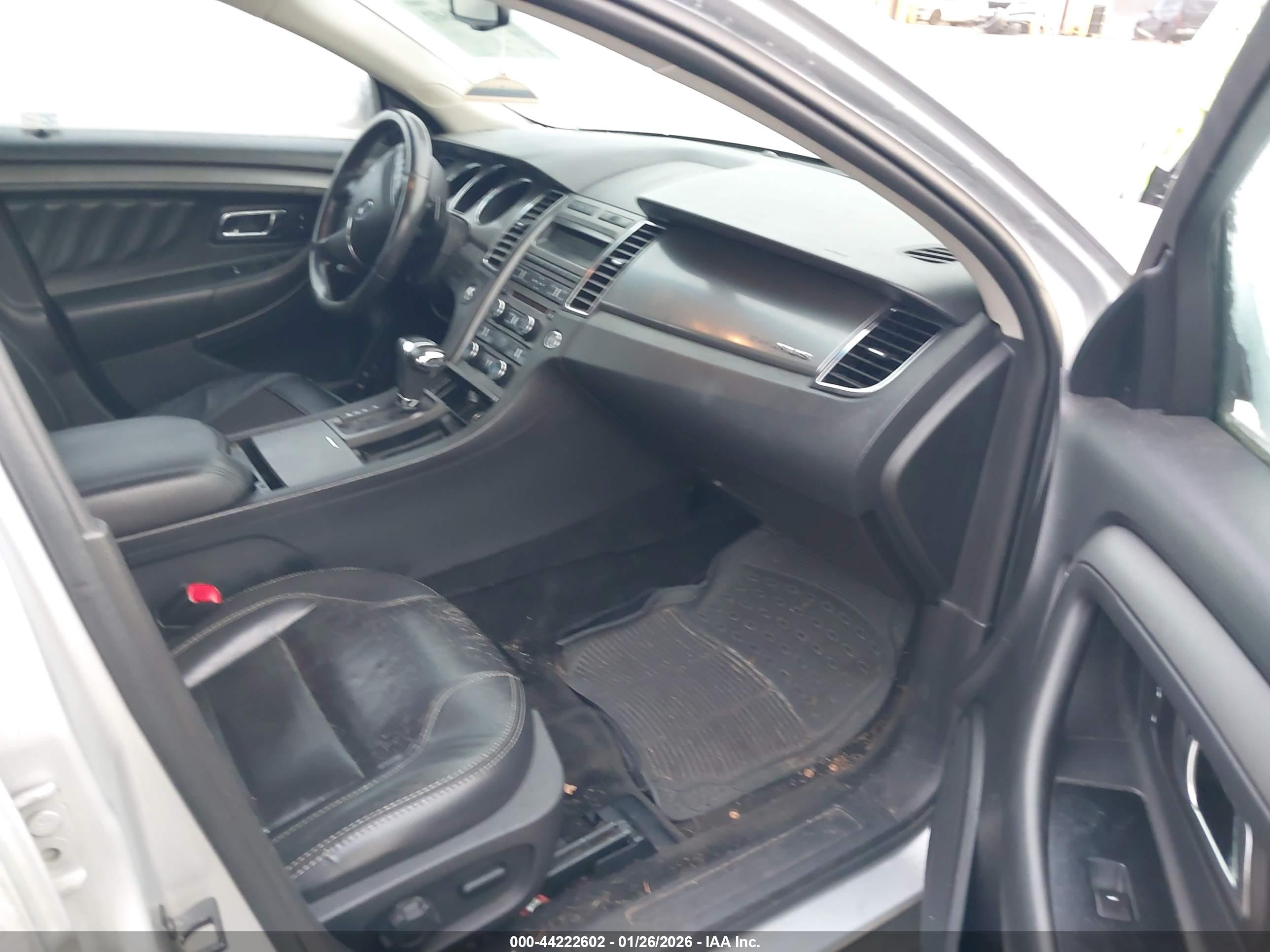 FORD TAURUS image 5