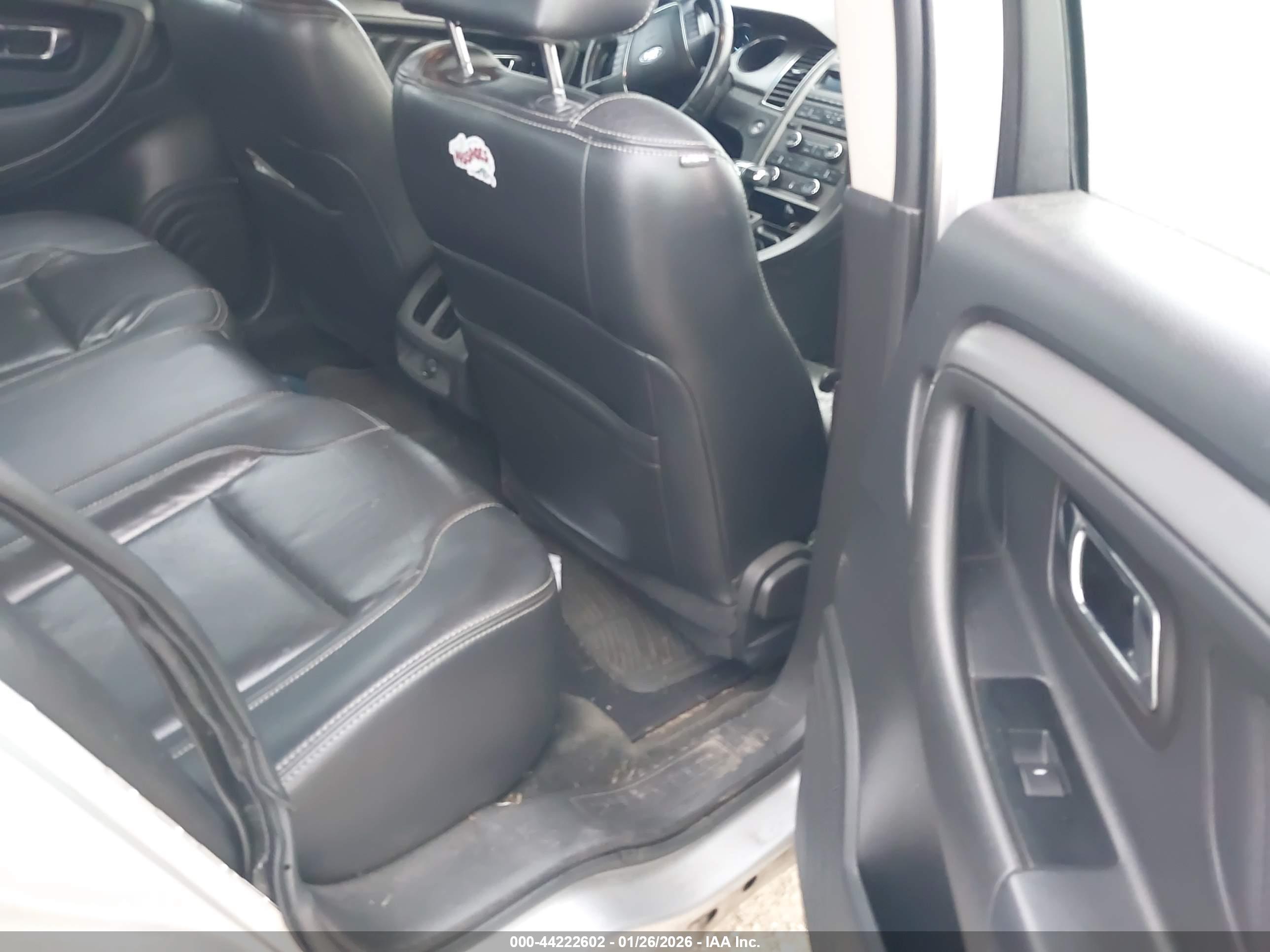 FORD TAURUS image 8