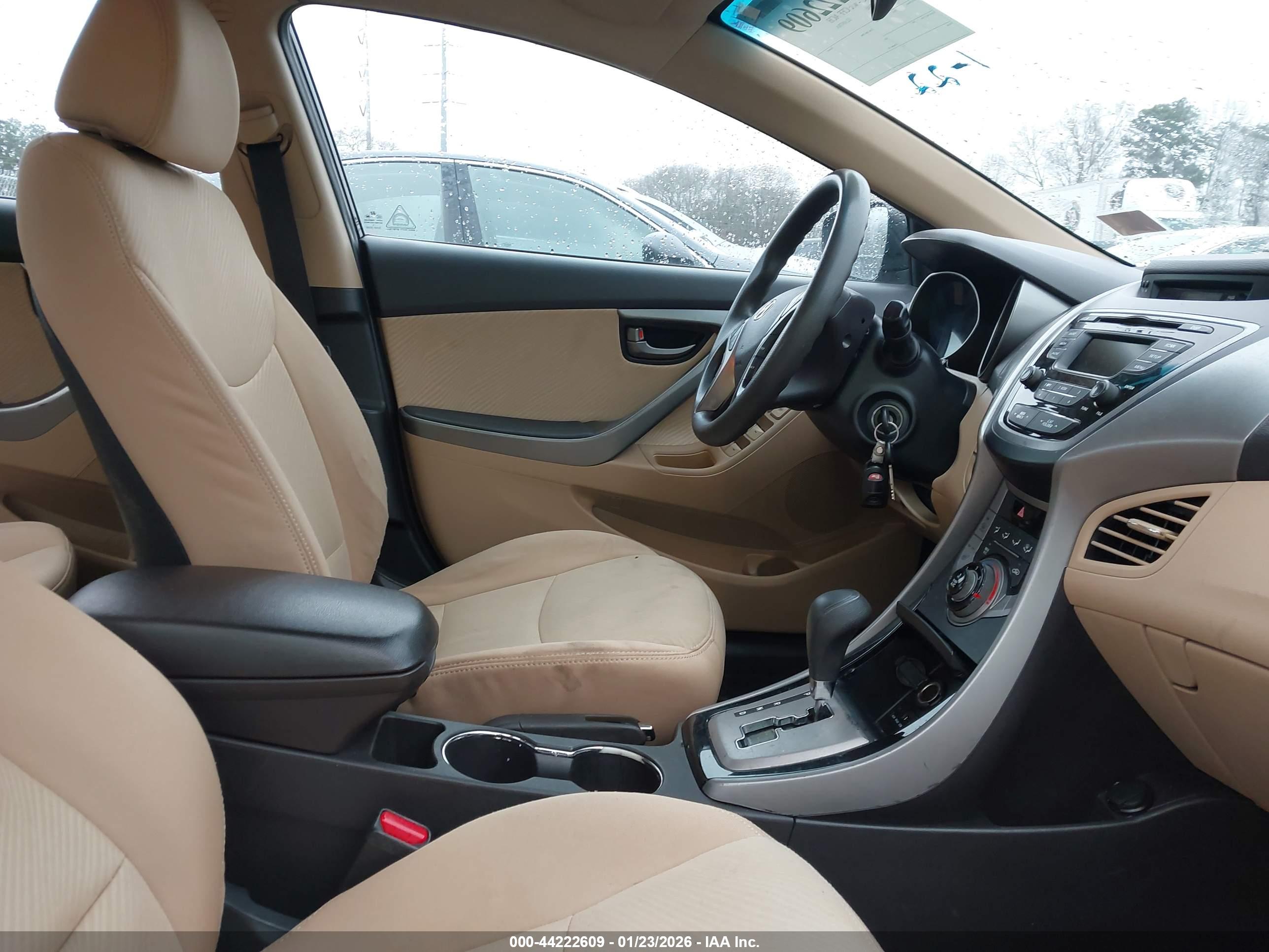 HYUNDAI ELANTRA image 5