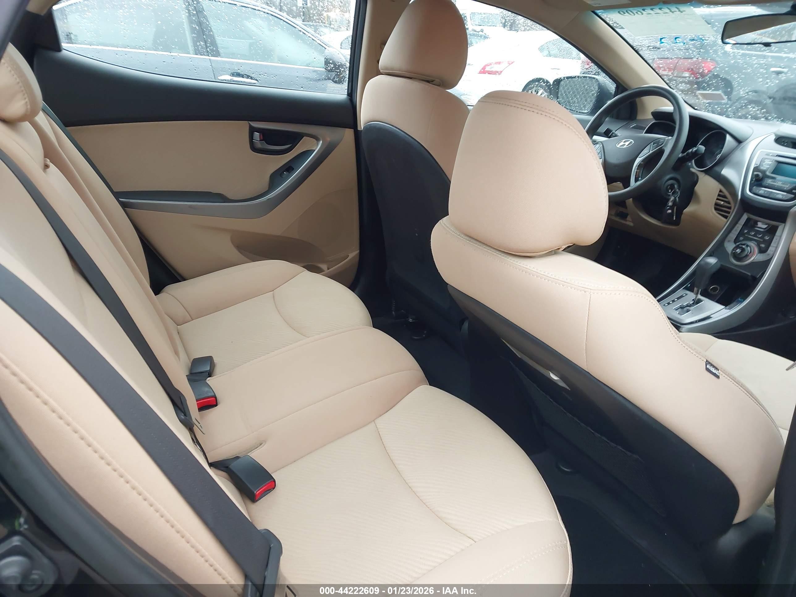 HYUNDAI ELANTRA image 8