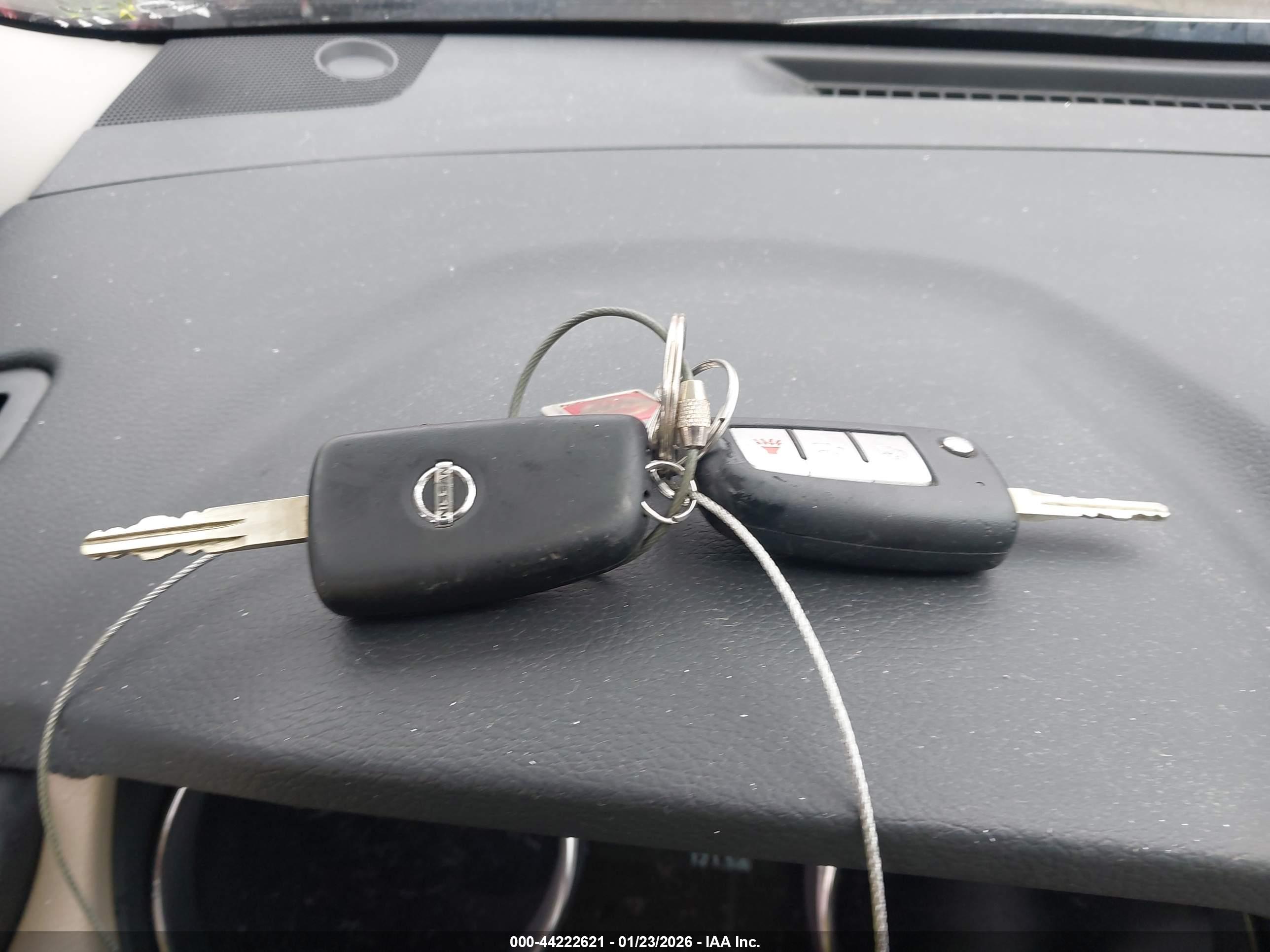 NISSAN ROGUE image 11