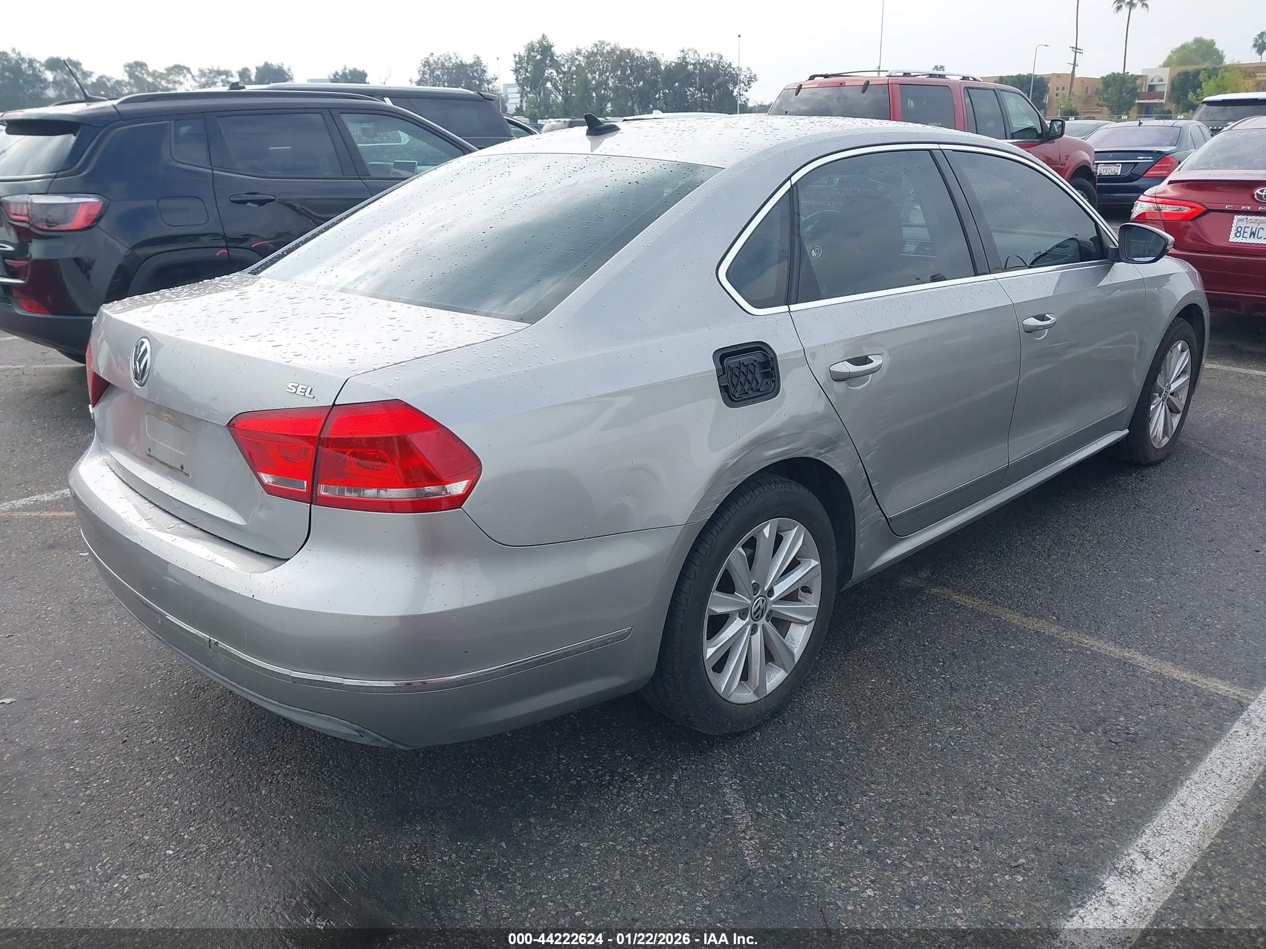 VOLKSWAGEN PASSAT image 4