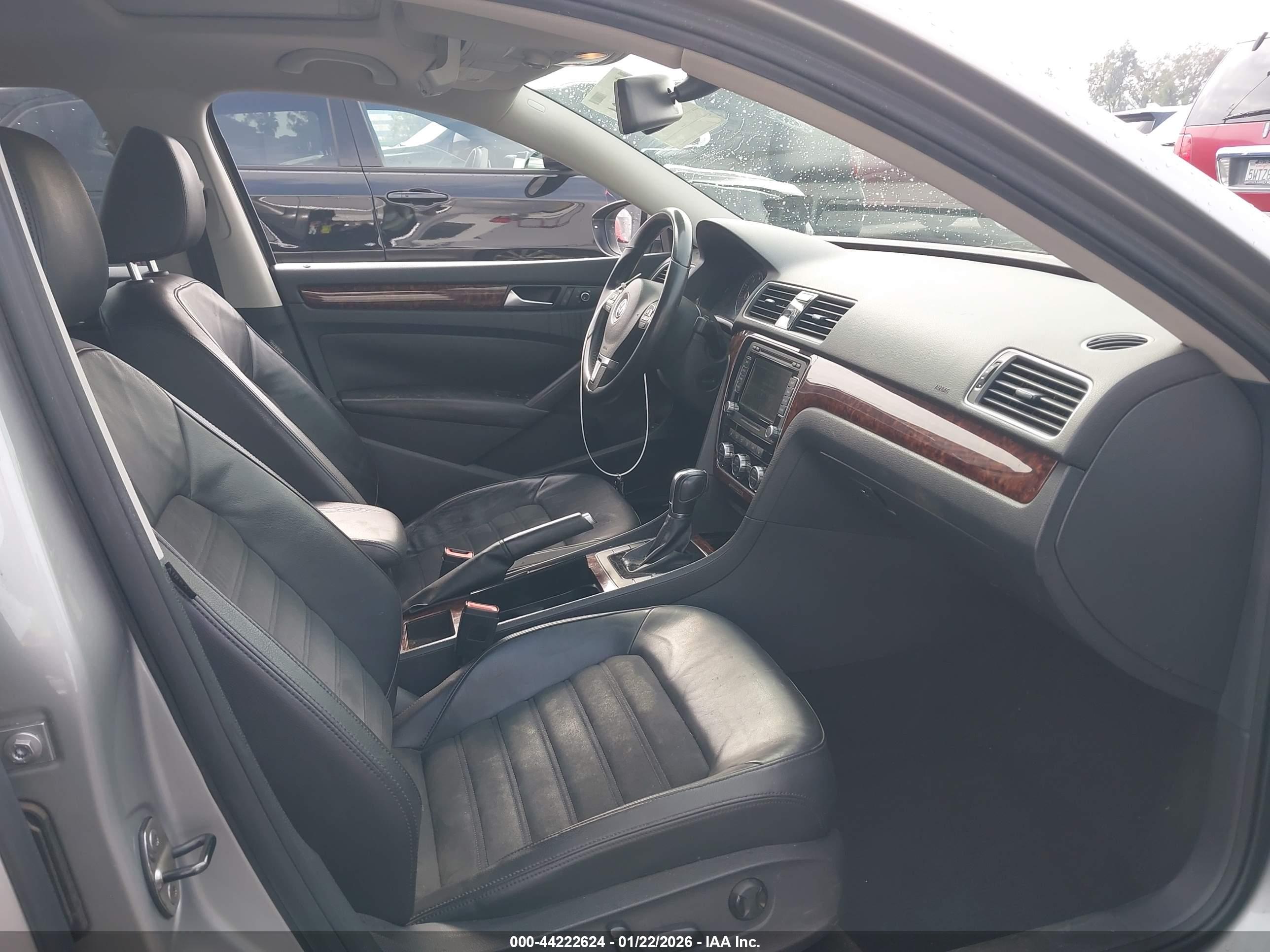 VOLKSWAGEN PASSAT image 5