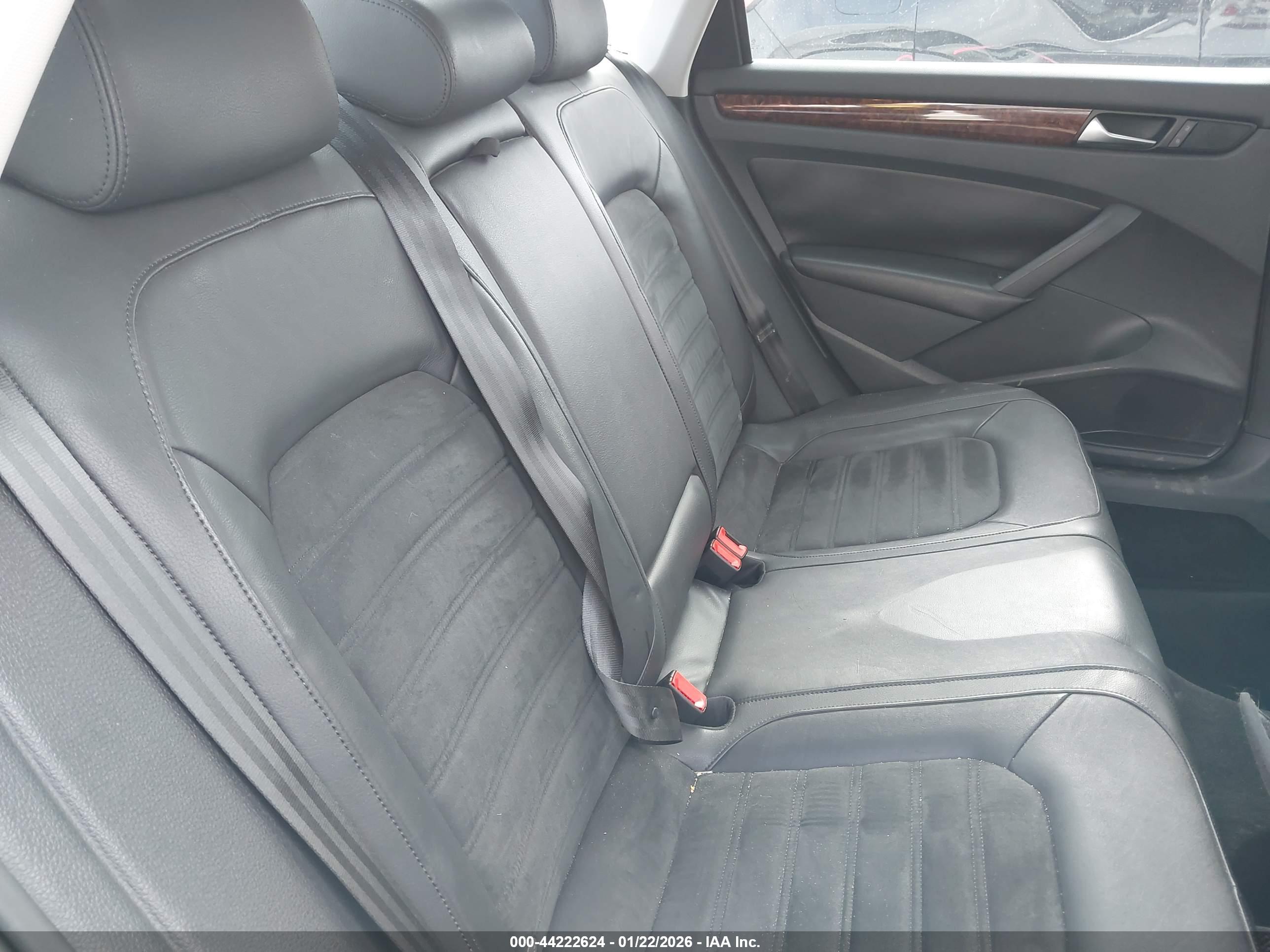 VOLKSWAGEN PASSAT image 8