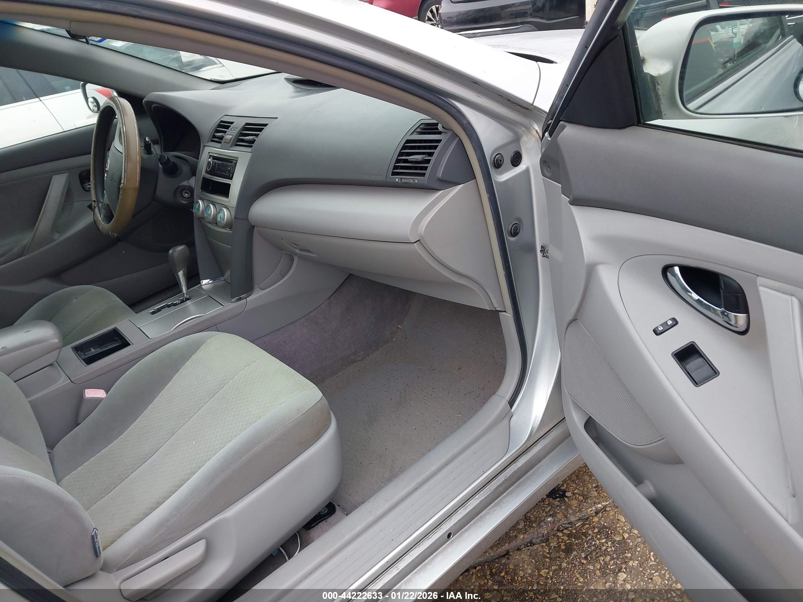 TOYOTA CAMRY image 5