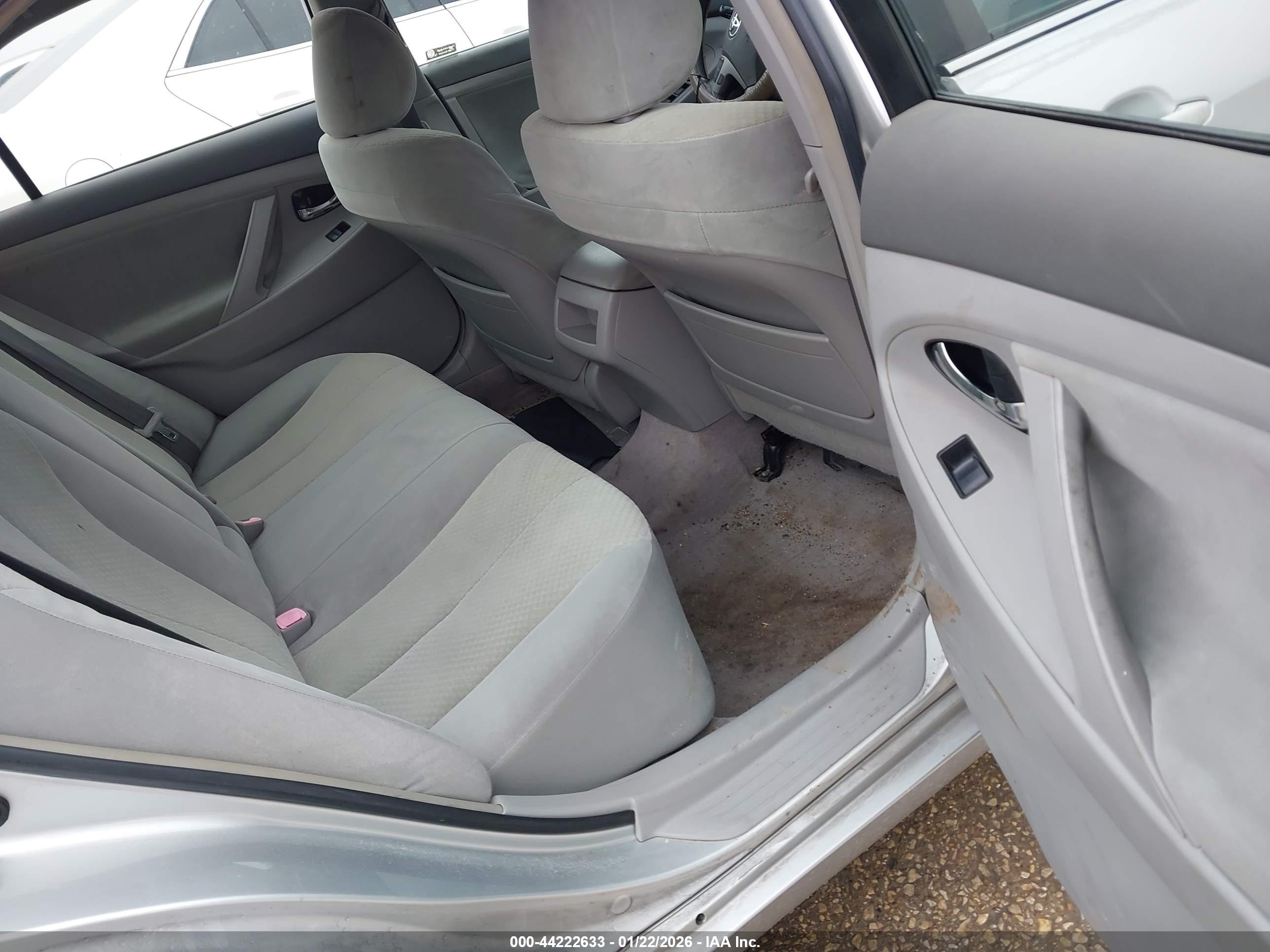 TOYOTA CAMRY image 8