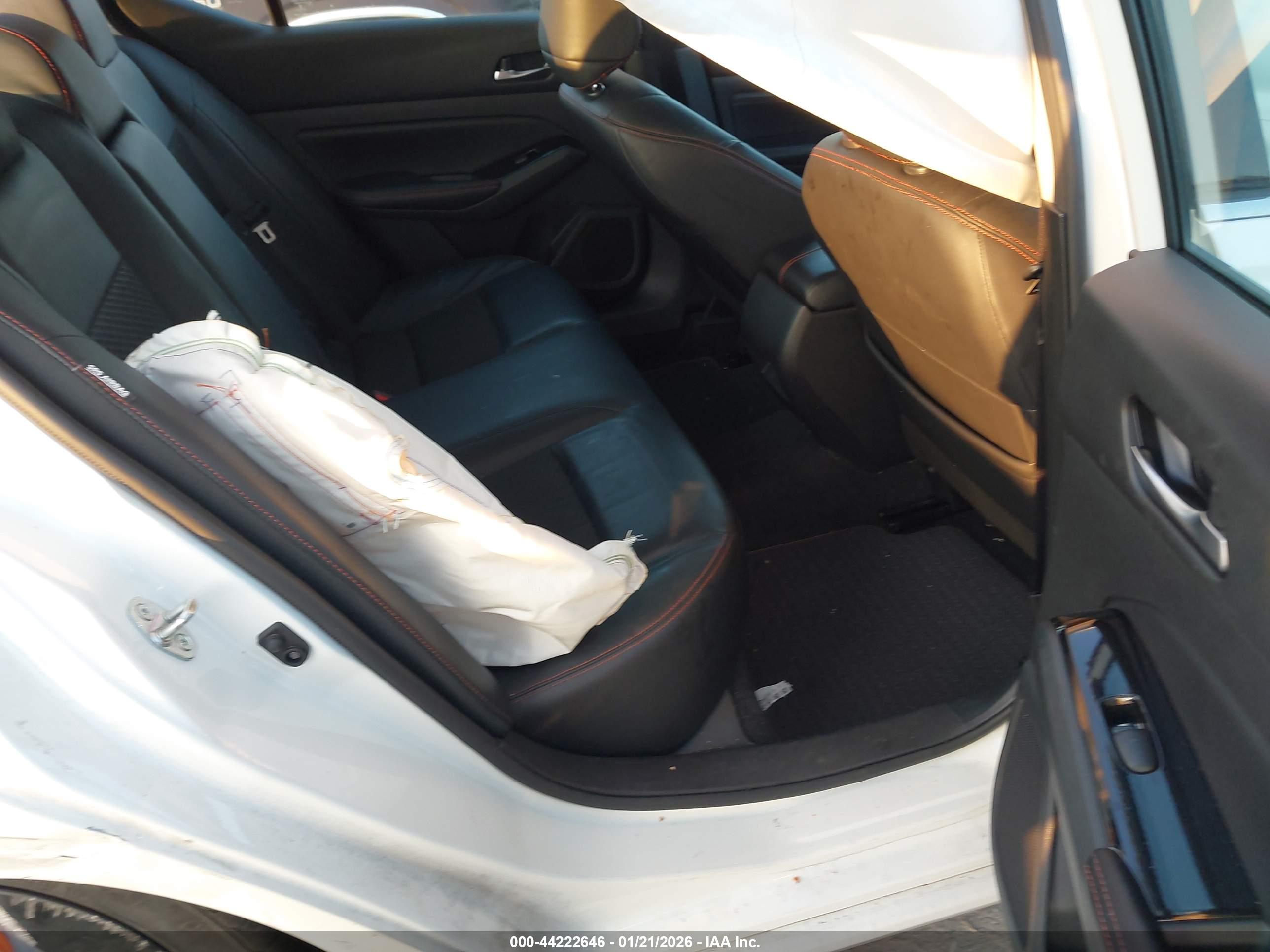 NISSAN ALTIMA image 8