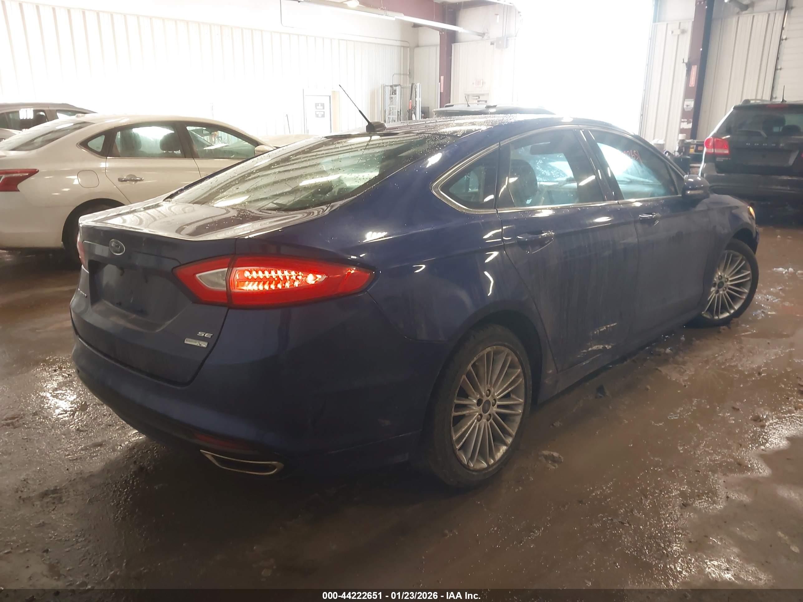 FORD FUSION image 4