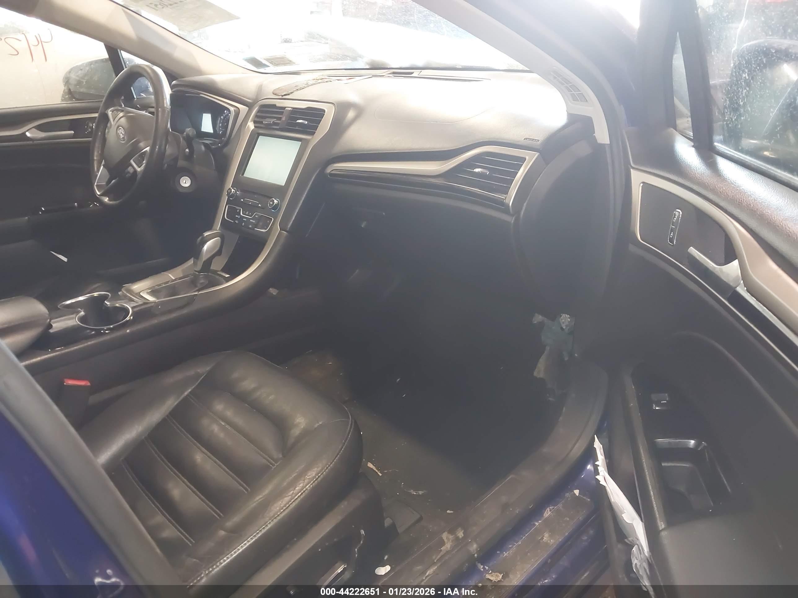 FORD FUSION image 5