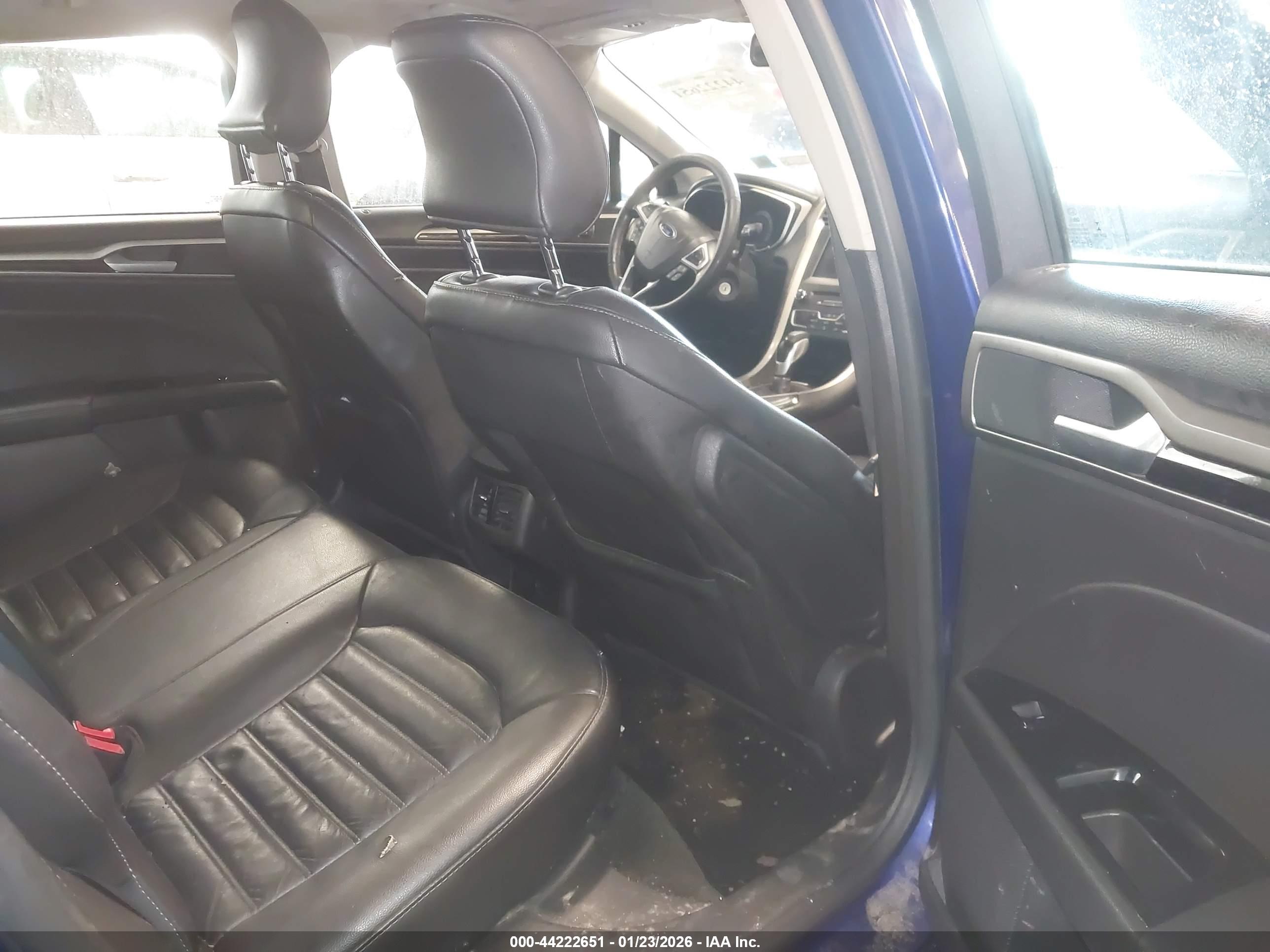 FORD FUSION image 8