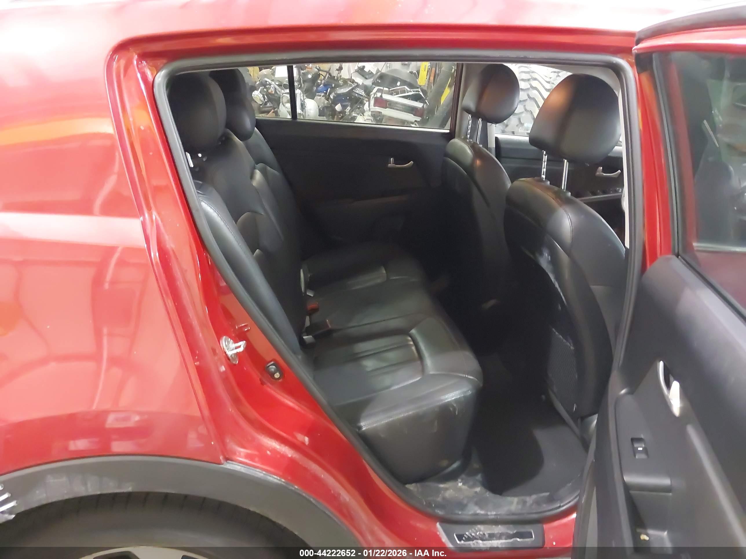 KIA SPORTAGE image 8