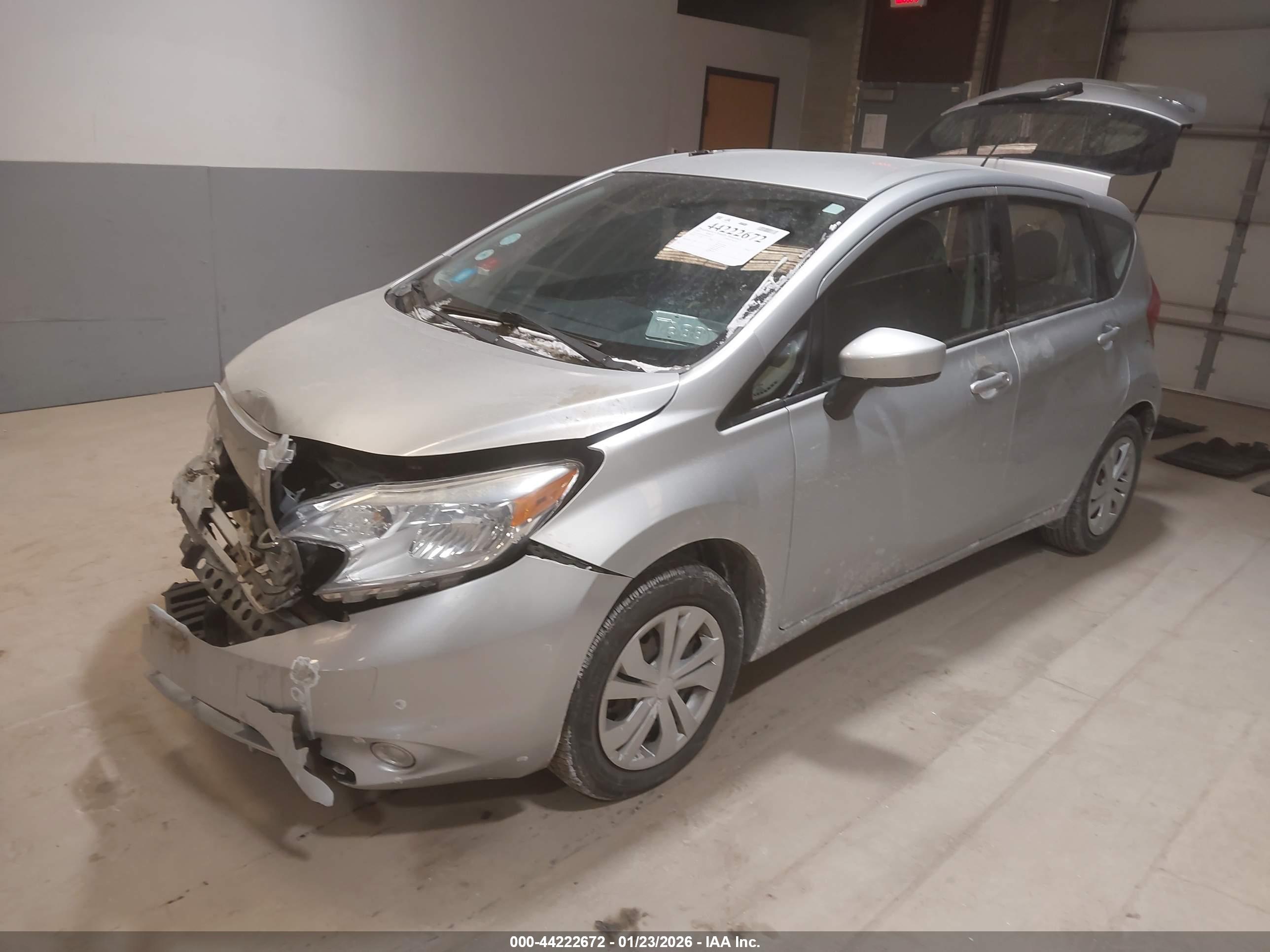 NISSAN VERSA image 2
