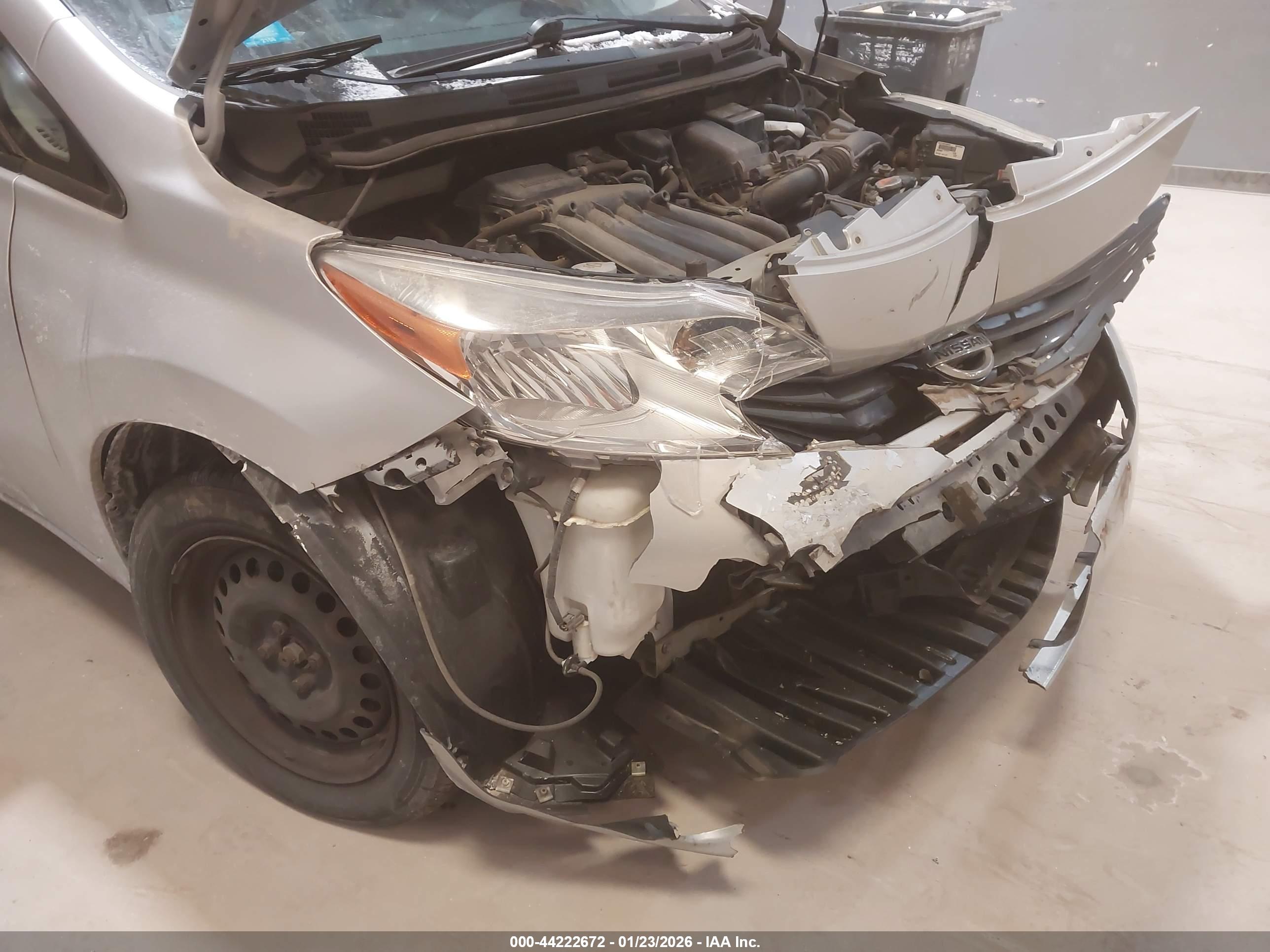 NISSAN VERSA image 6