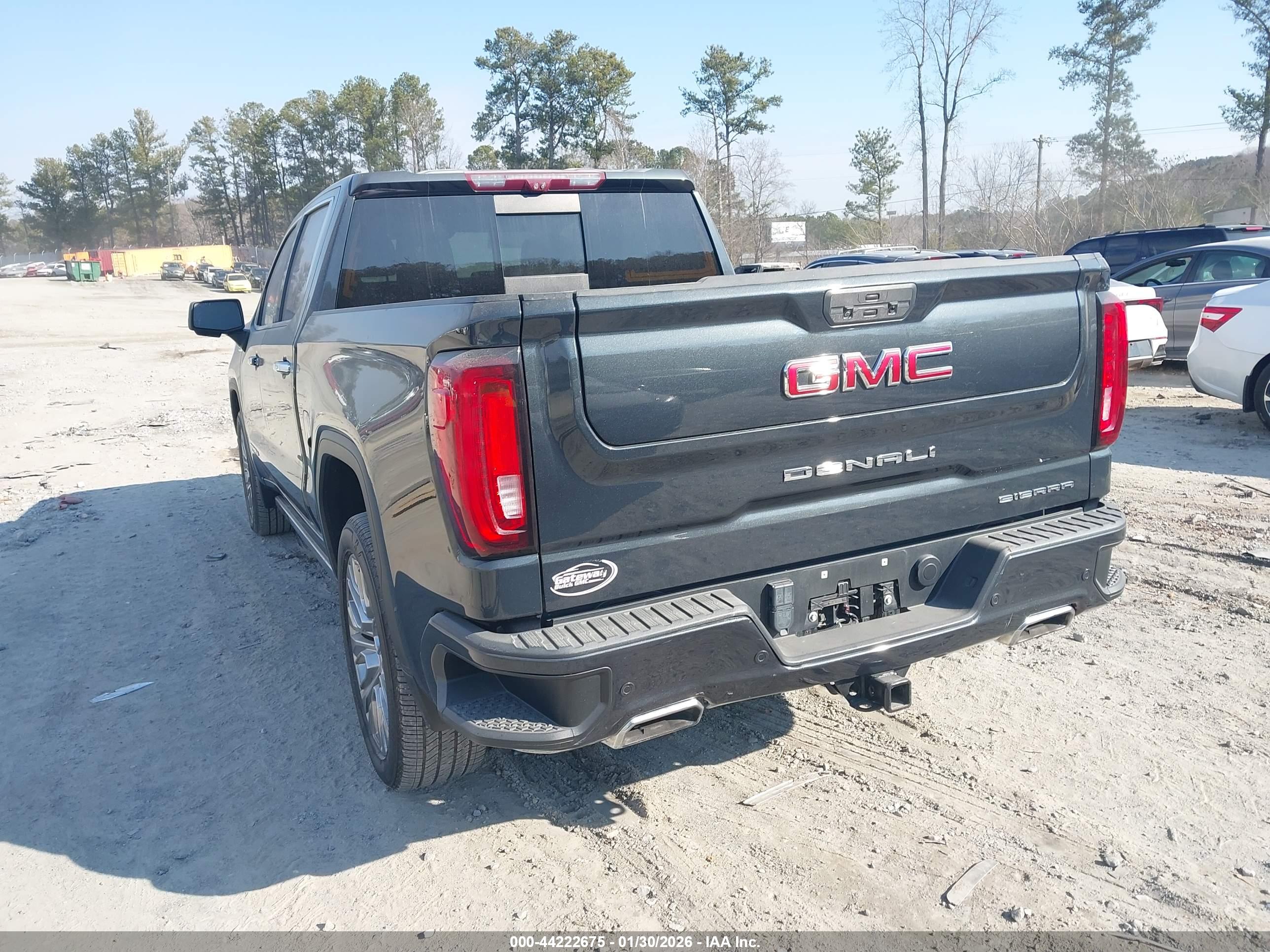 GMC SIERRA image 3