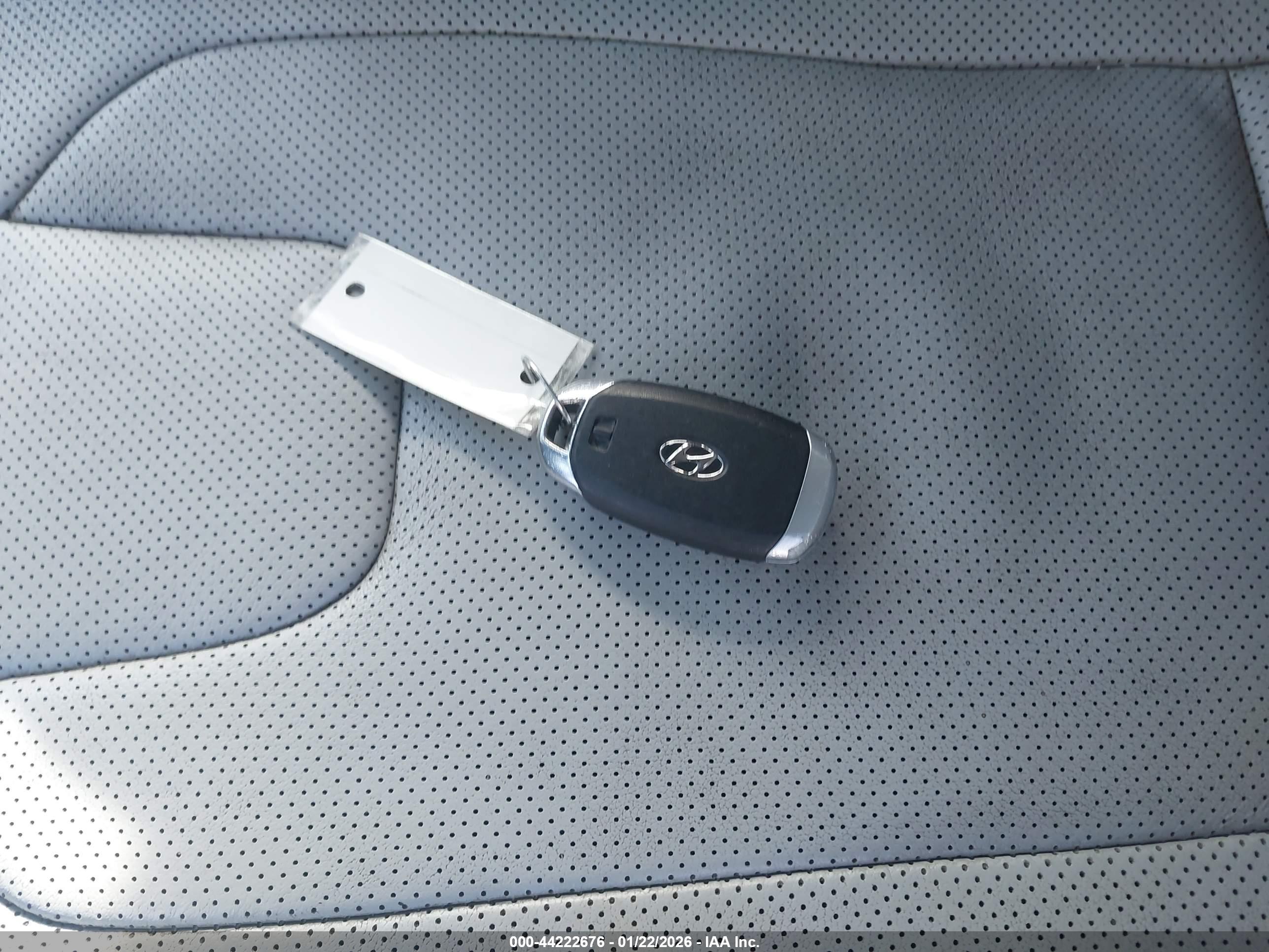 HYUNDAI ELANTRA image 11