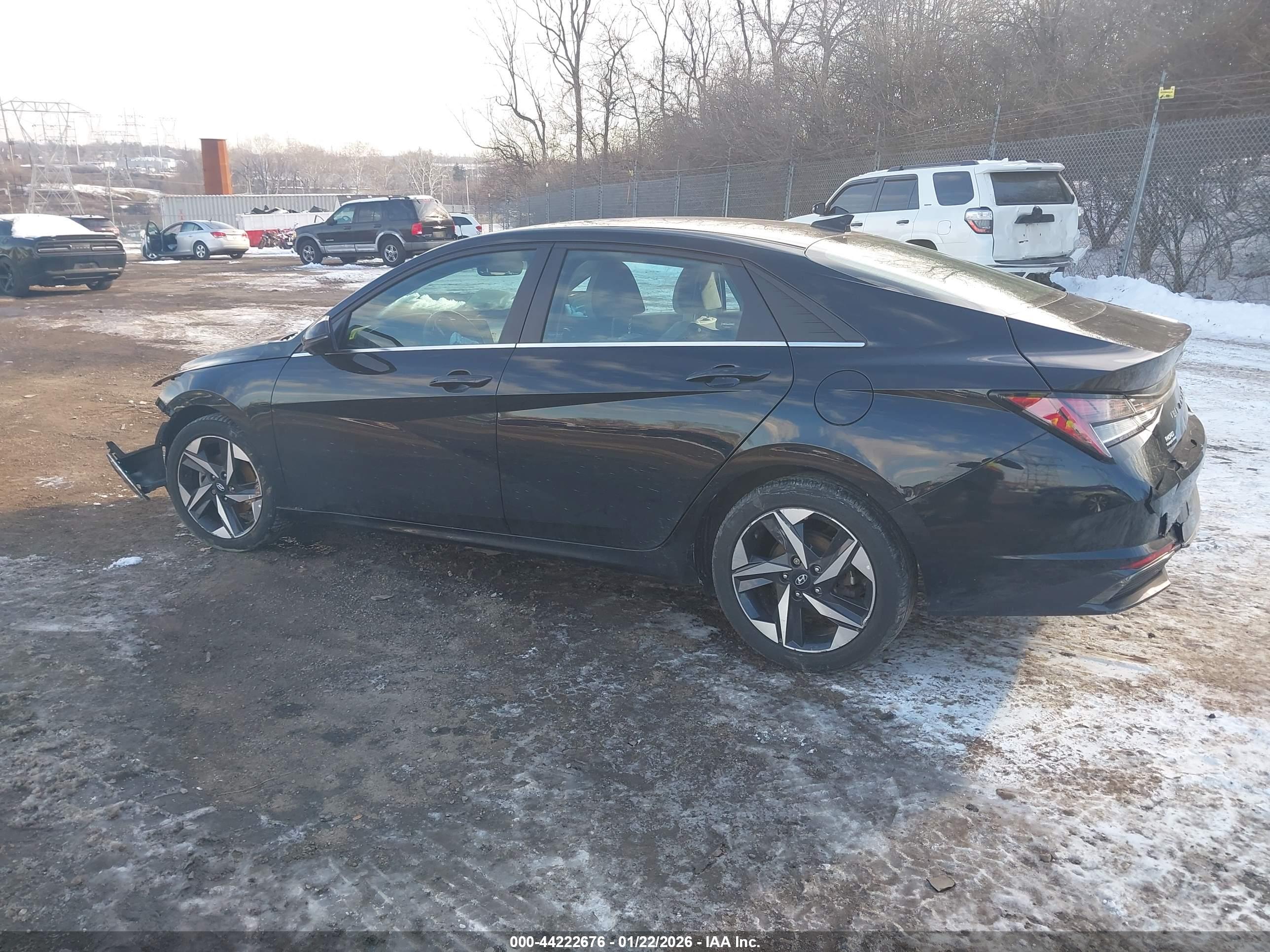 HYUNDAI ELANTRA image 3