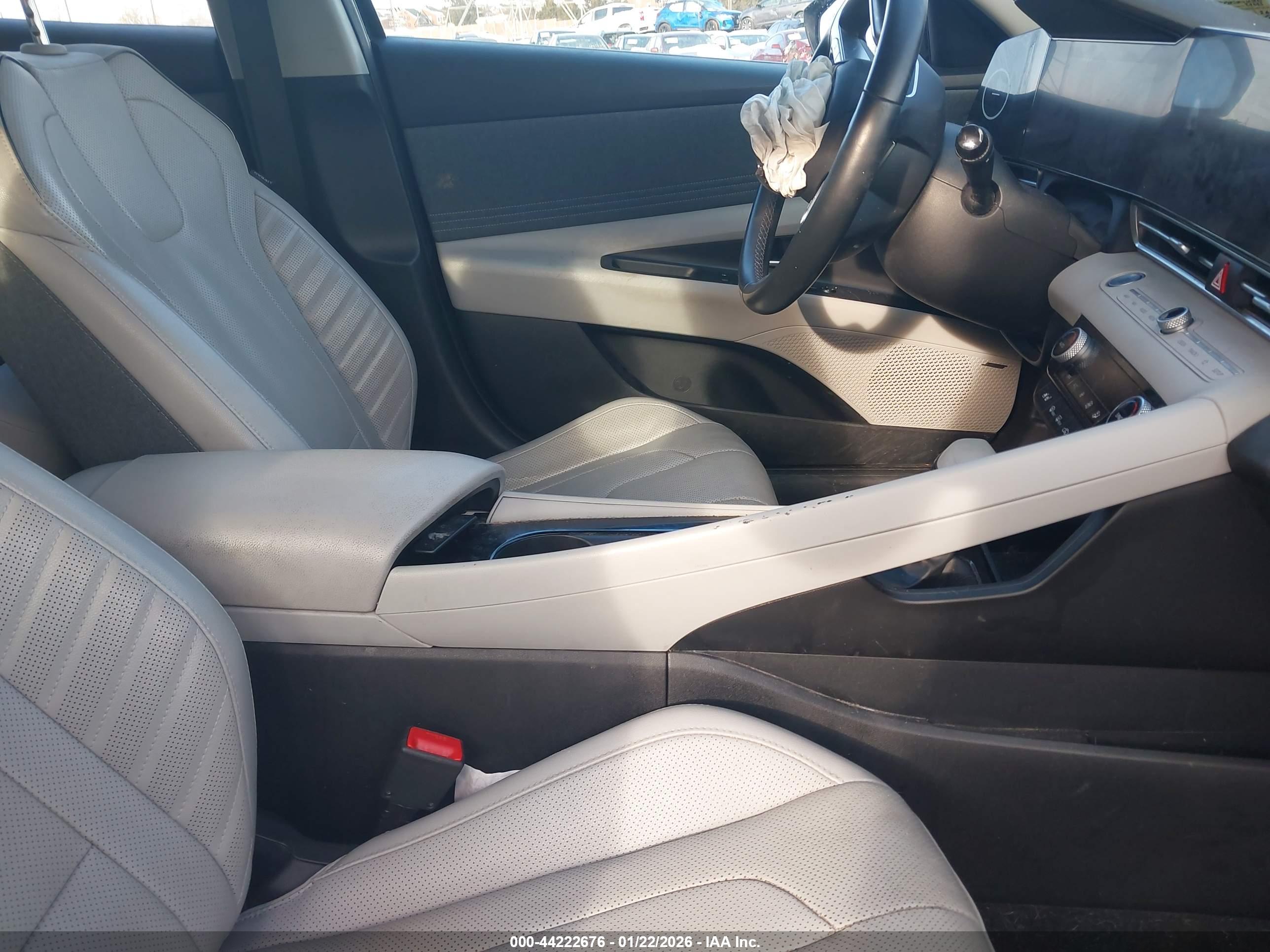 HYUNDAI ELANTRA image 5