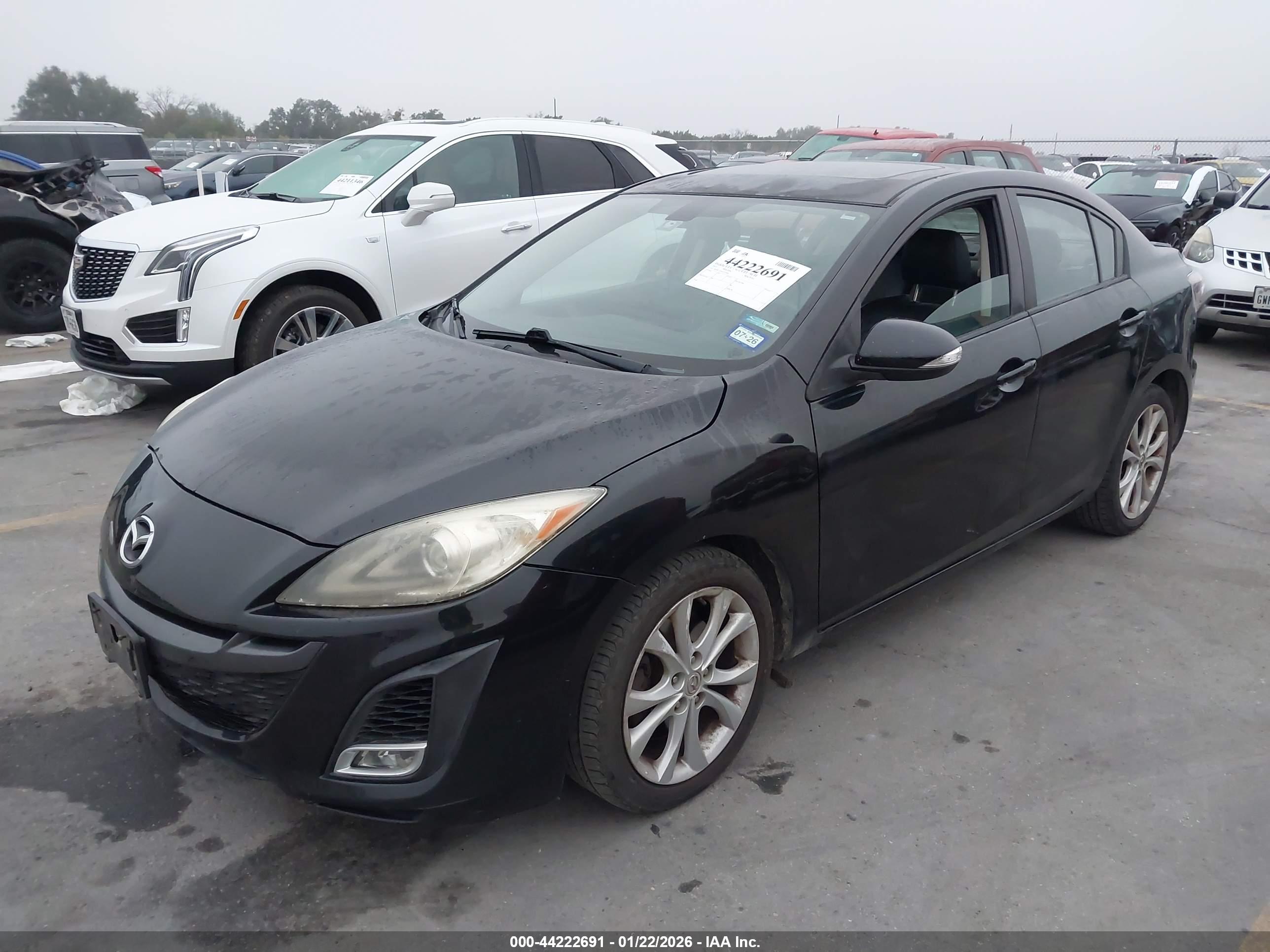 MAZDA MAZDA3 image 2