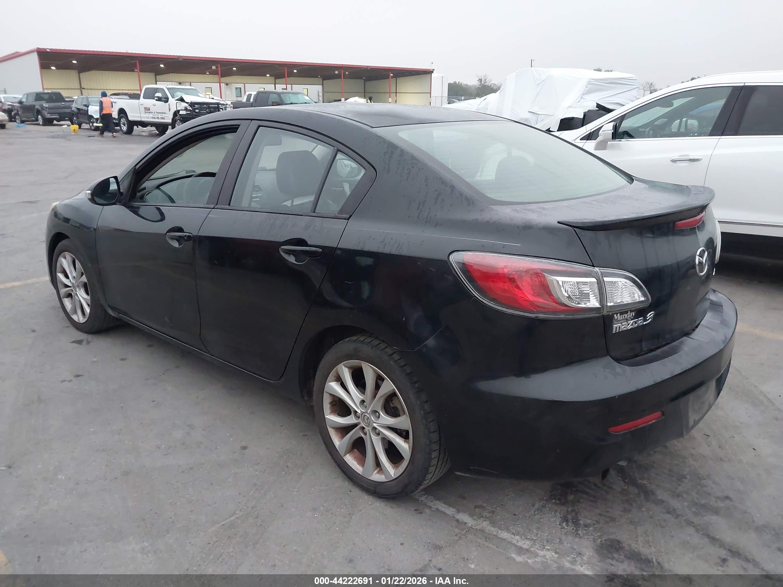 MAZDA MAZDA3 image 3