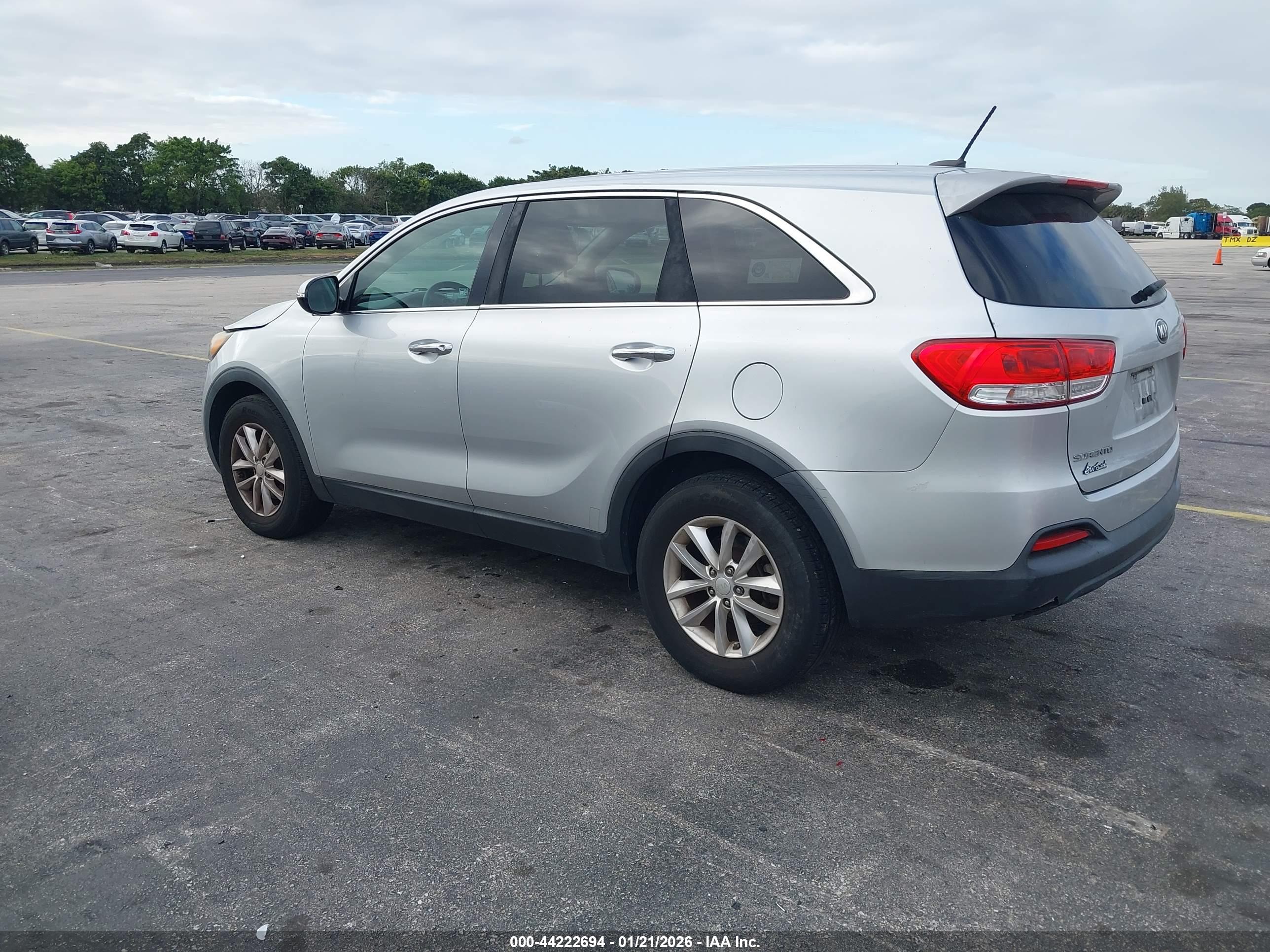 KIA SORENTO image 3
