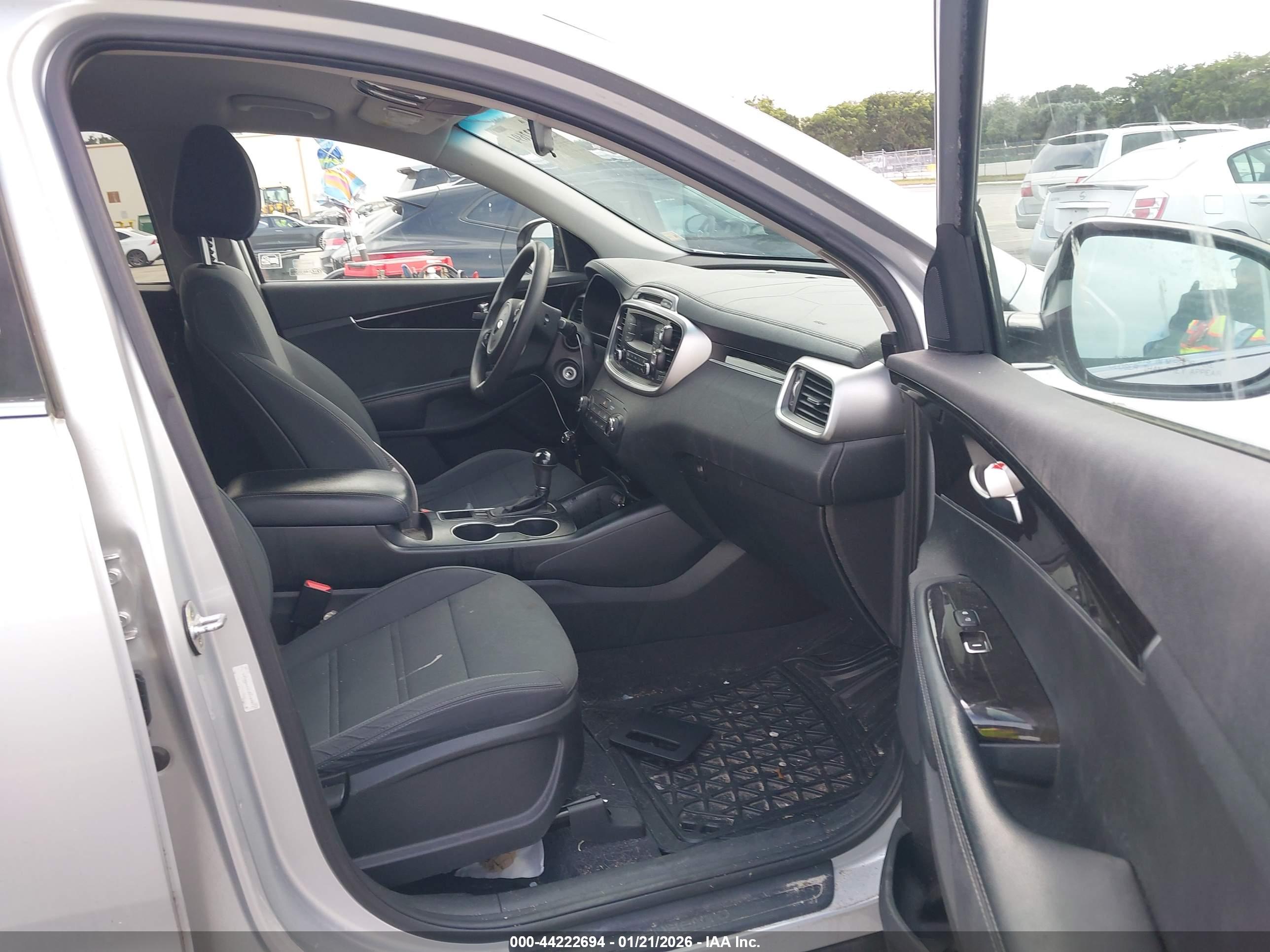KIA SORENTO image 5