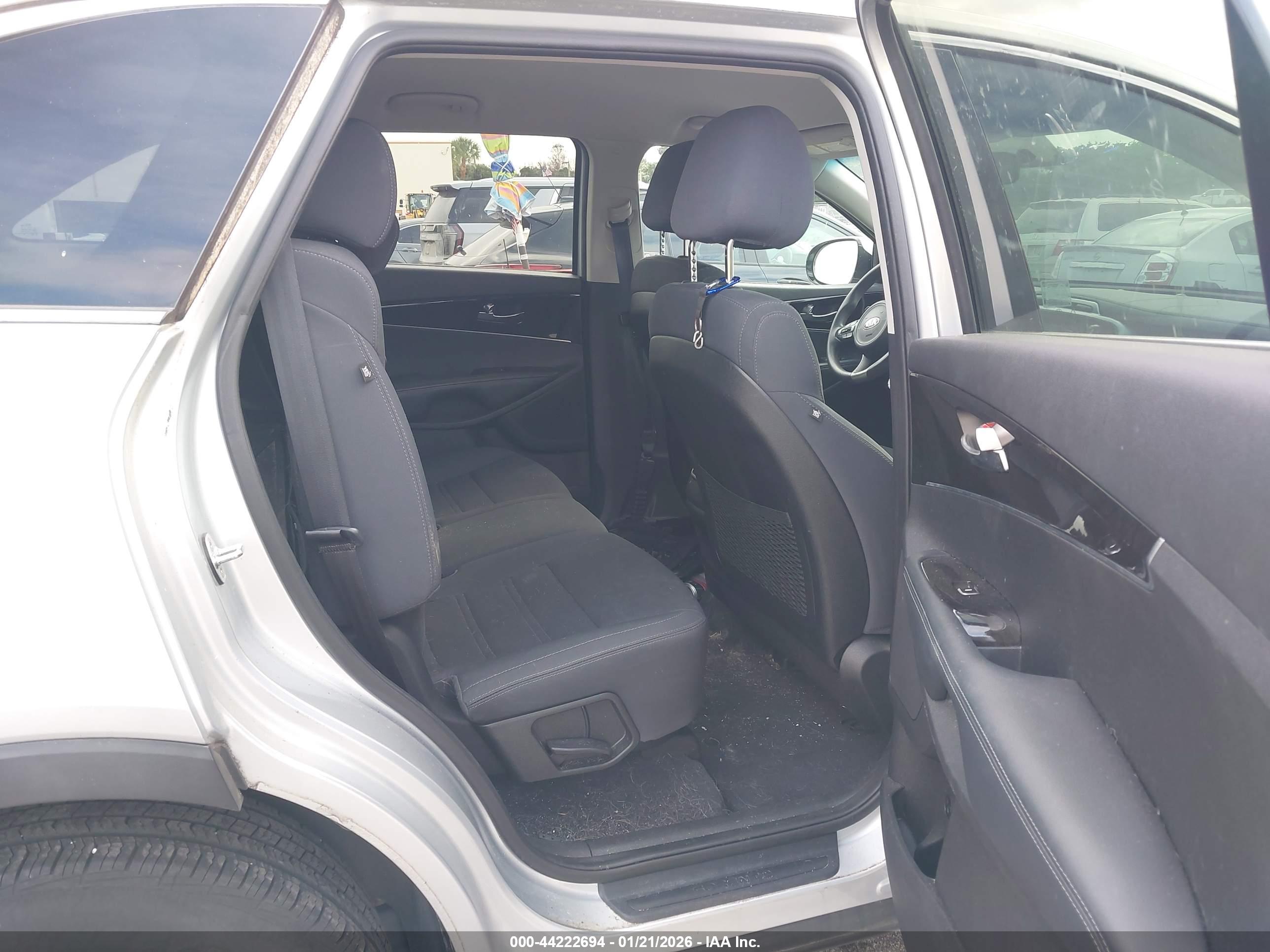 KIA SORENTO image 8