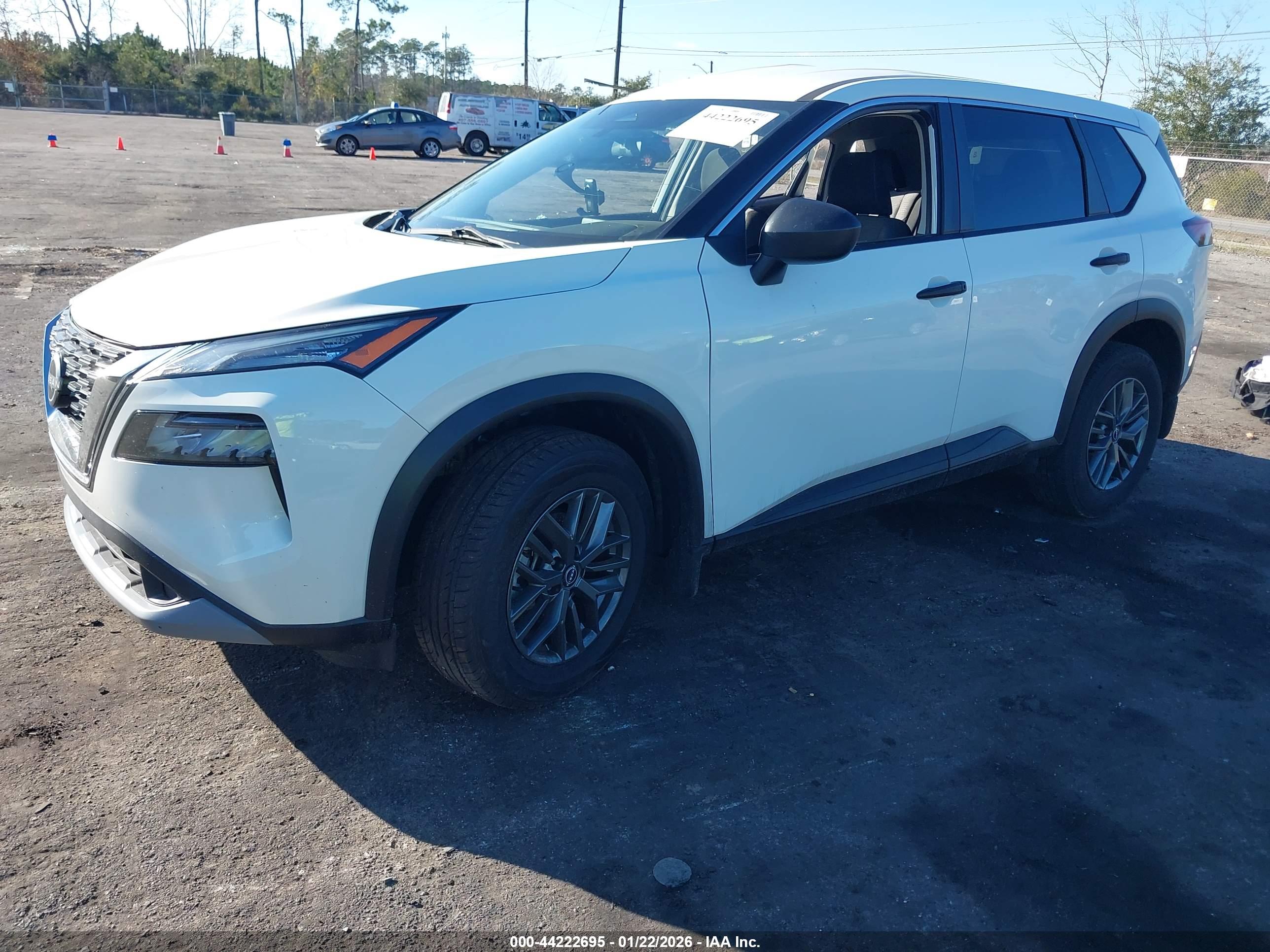 NISSAN ROGUE image 2