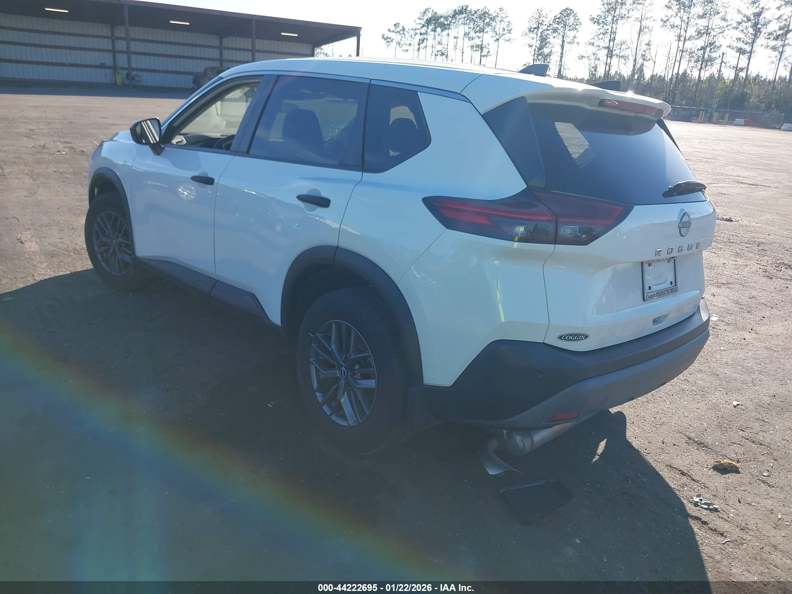 NISSAN ROGUE image 3
