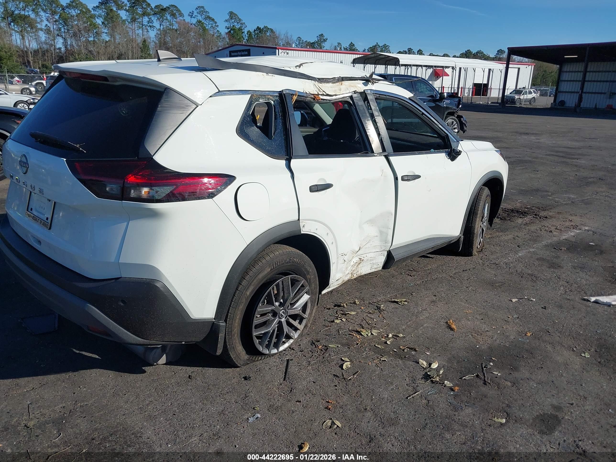 NISSAN ROGUE image 4