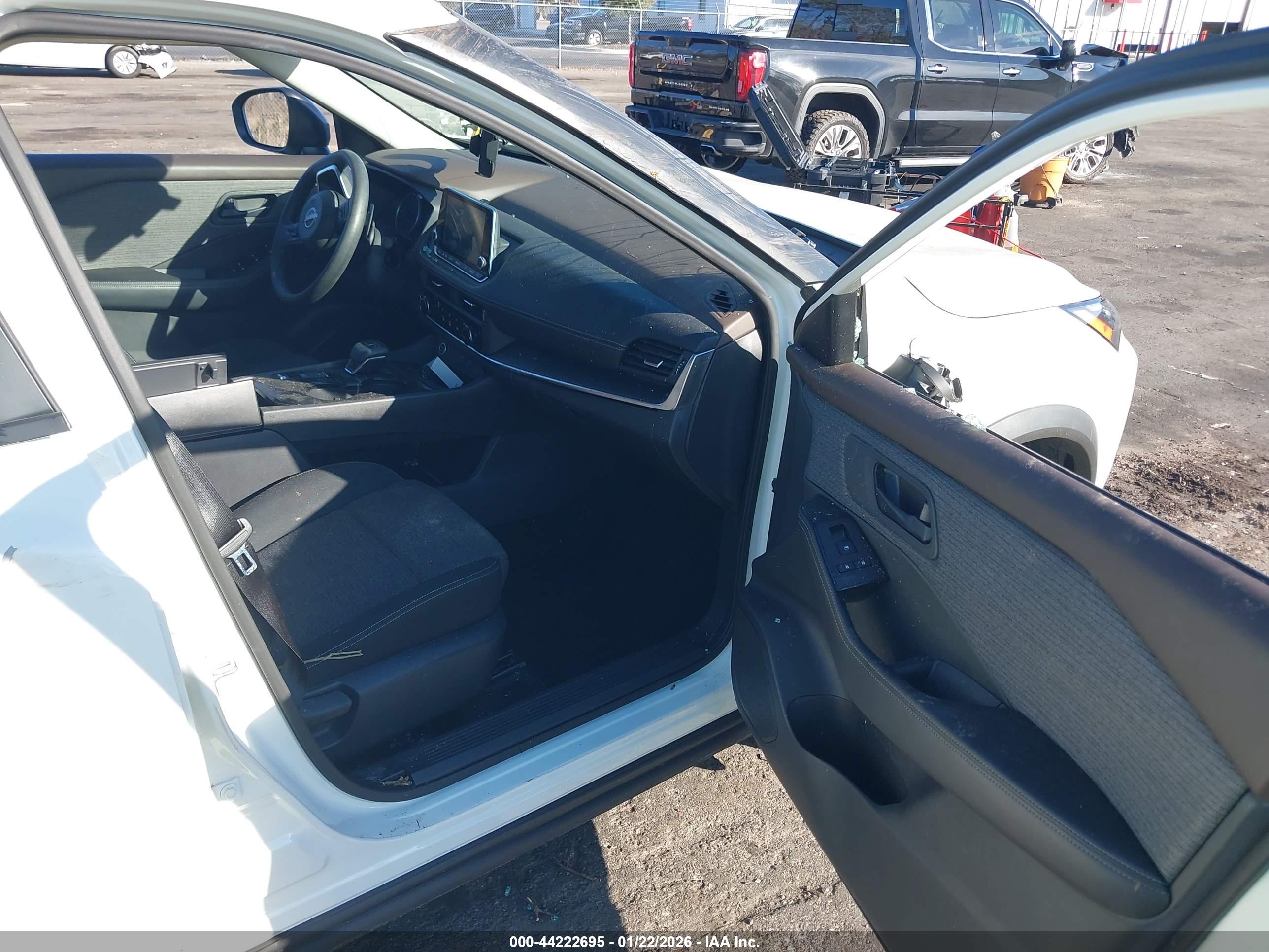 NISSAN ROGUE image 5