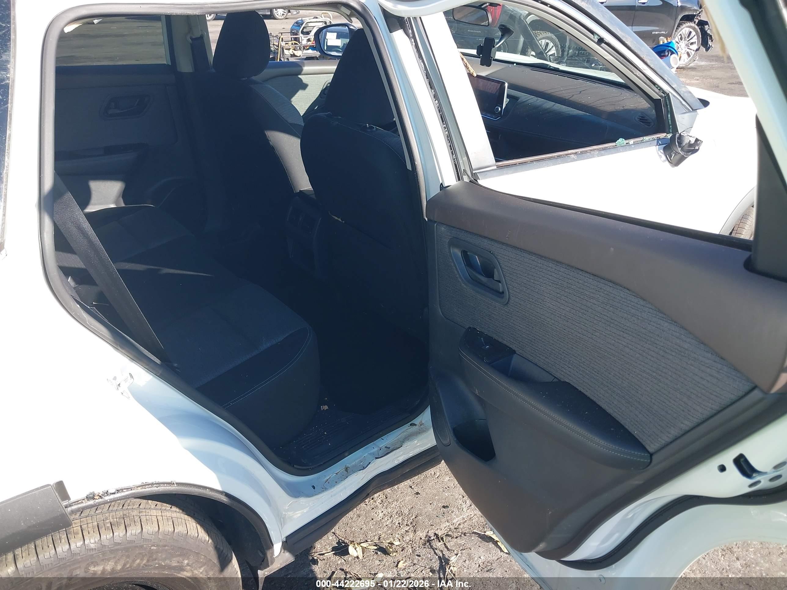 NISSAN ROGUE image 8