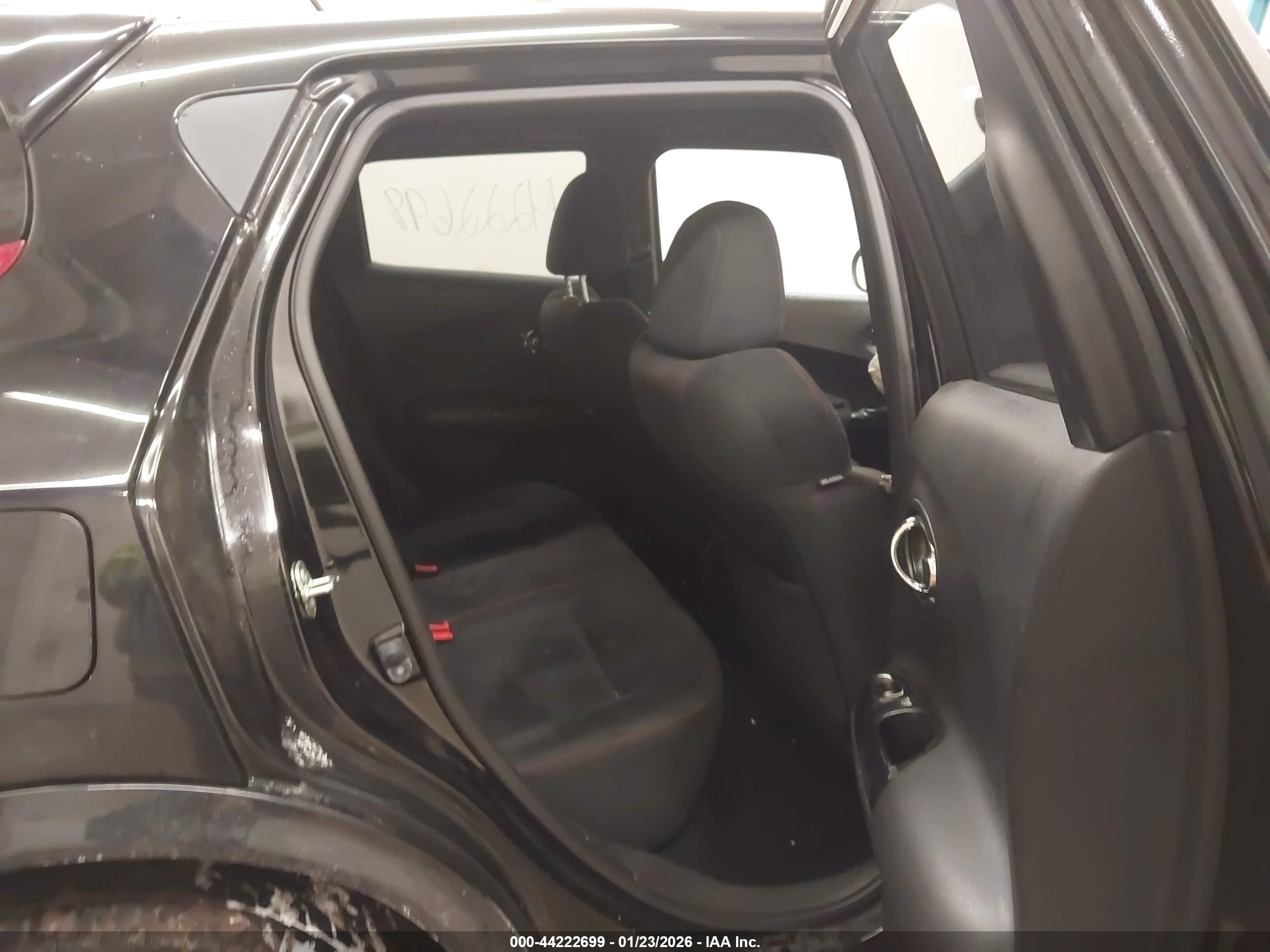 NISSAN JUKE image 8
