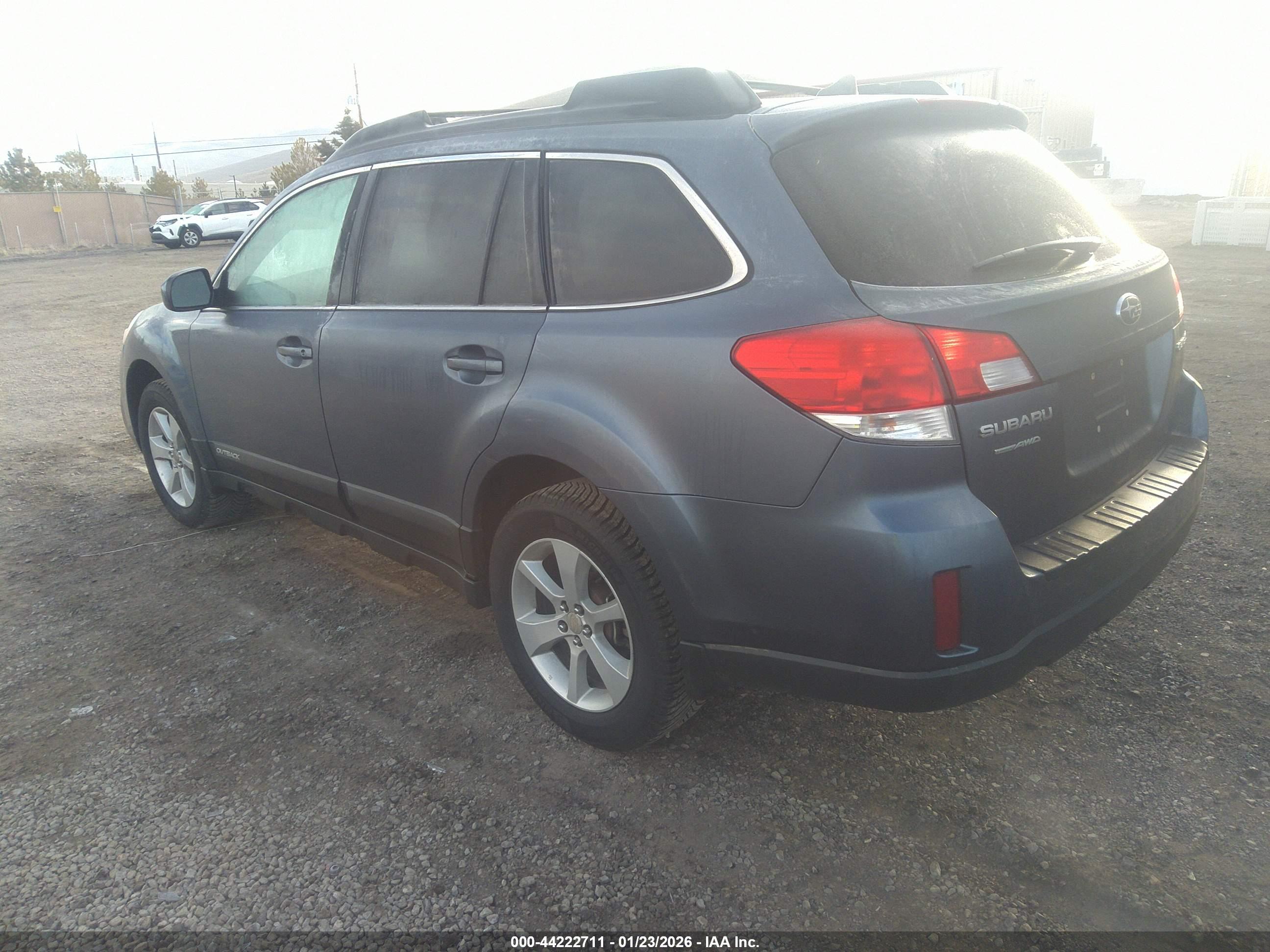 SUBARU OUTBACK image 3