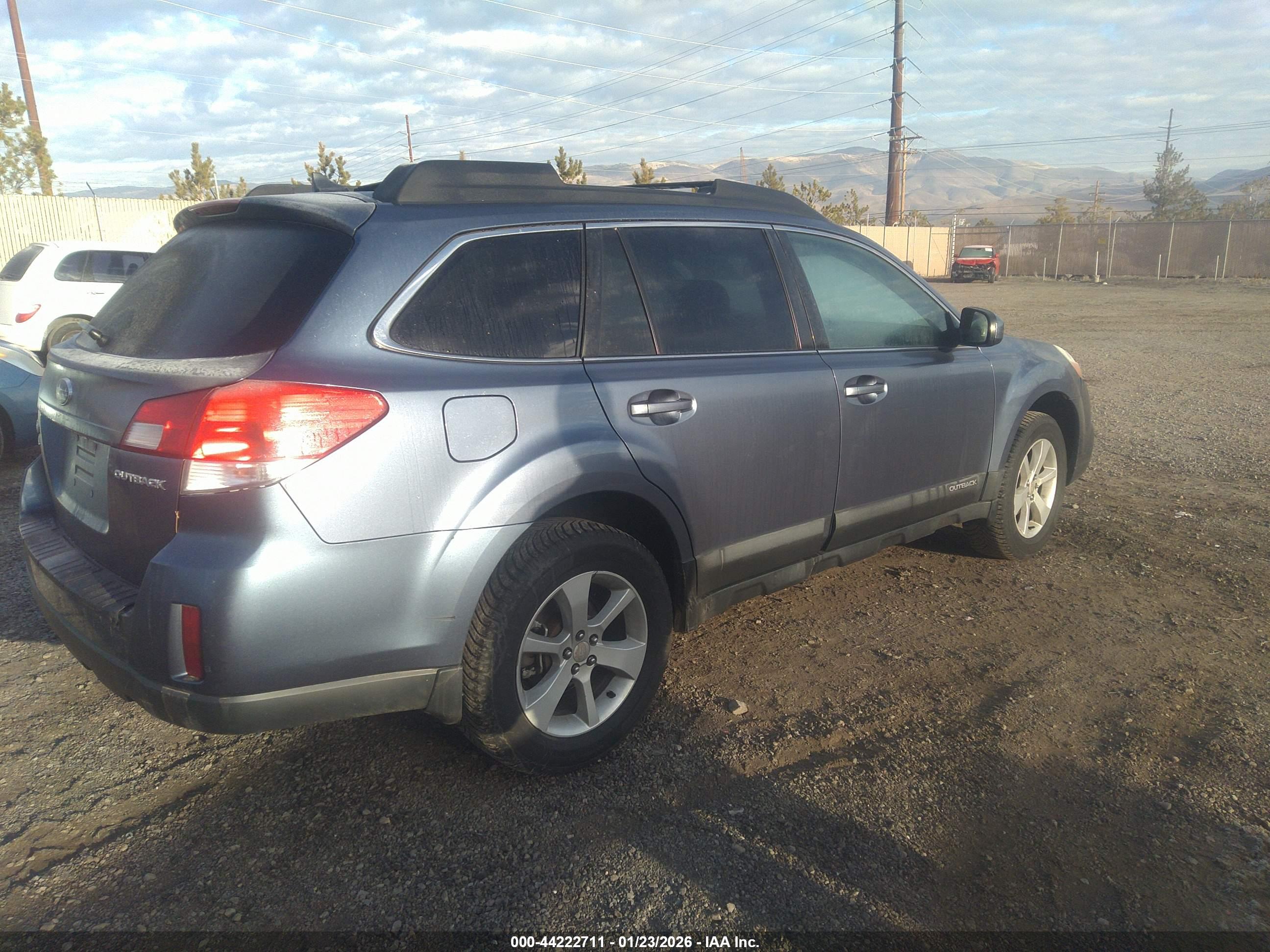 SUBARU OUTBACK image 4