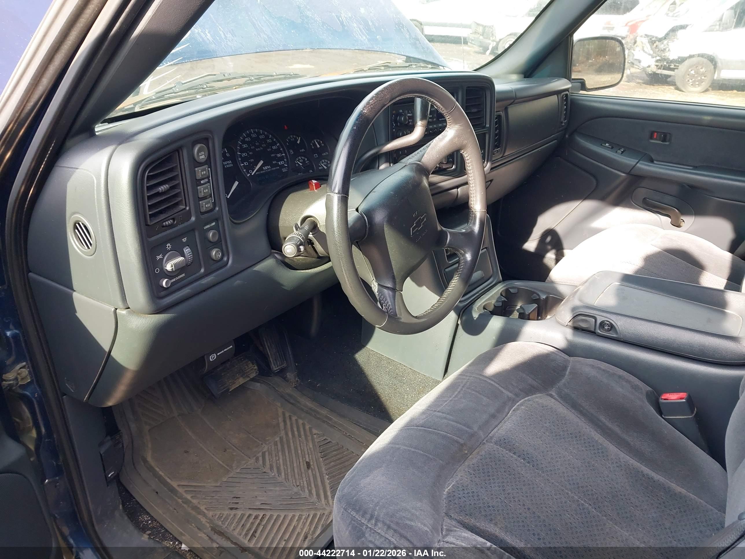 CHEVROLET SILVERADO image 5