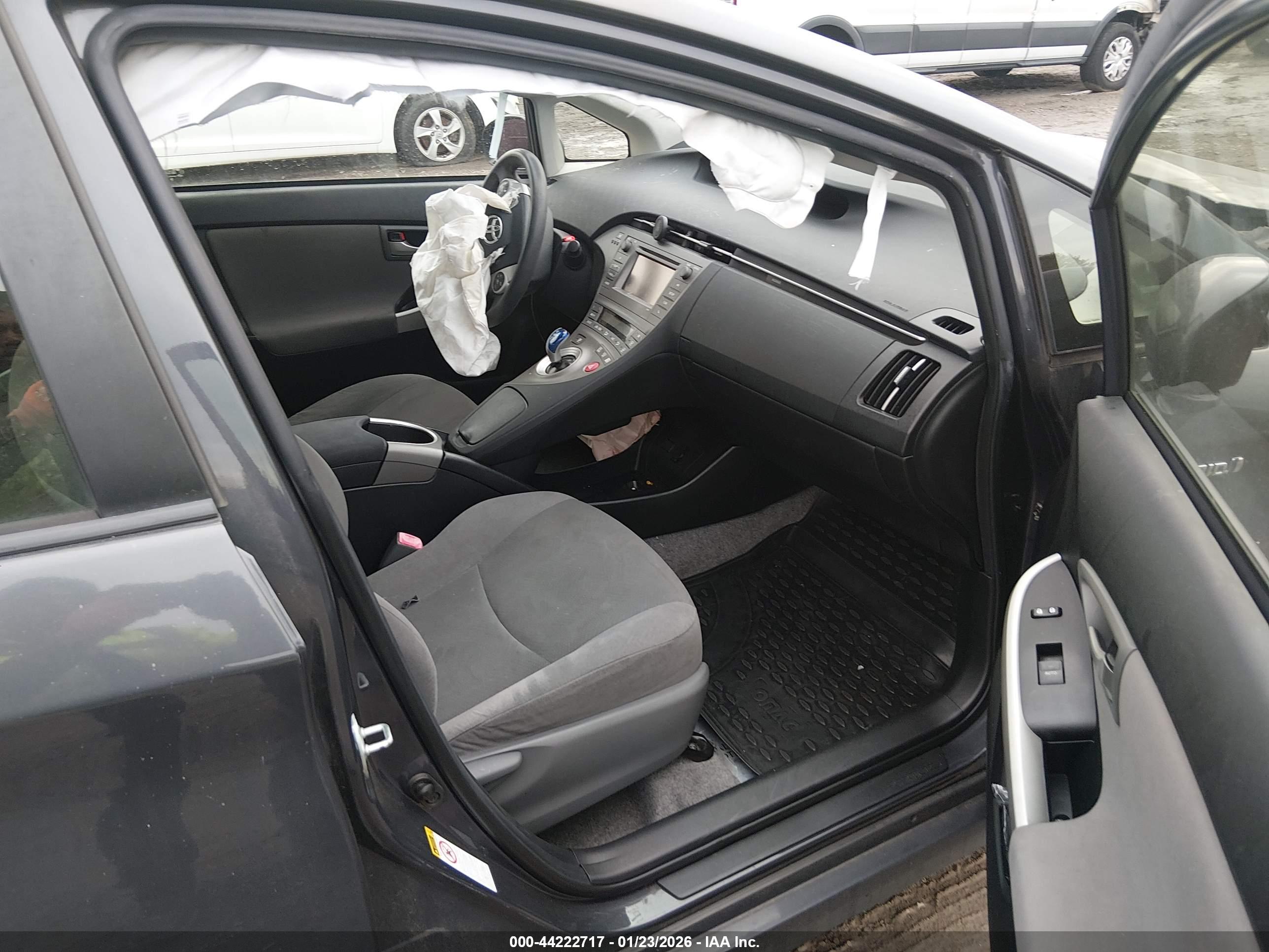 TOYOTA PRIUS image 5