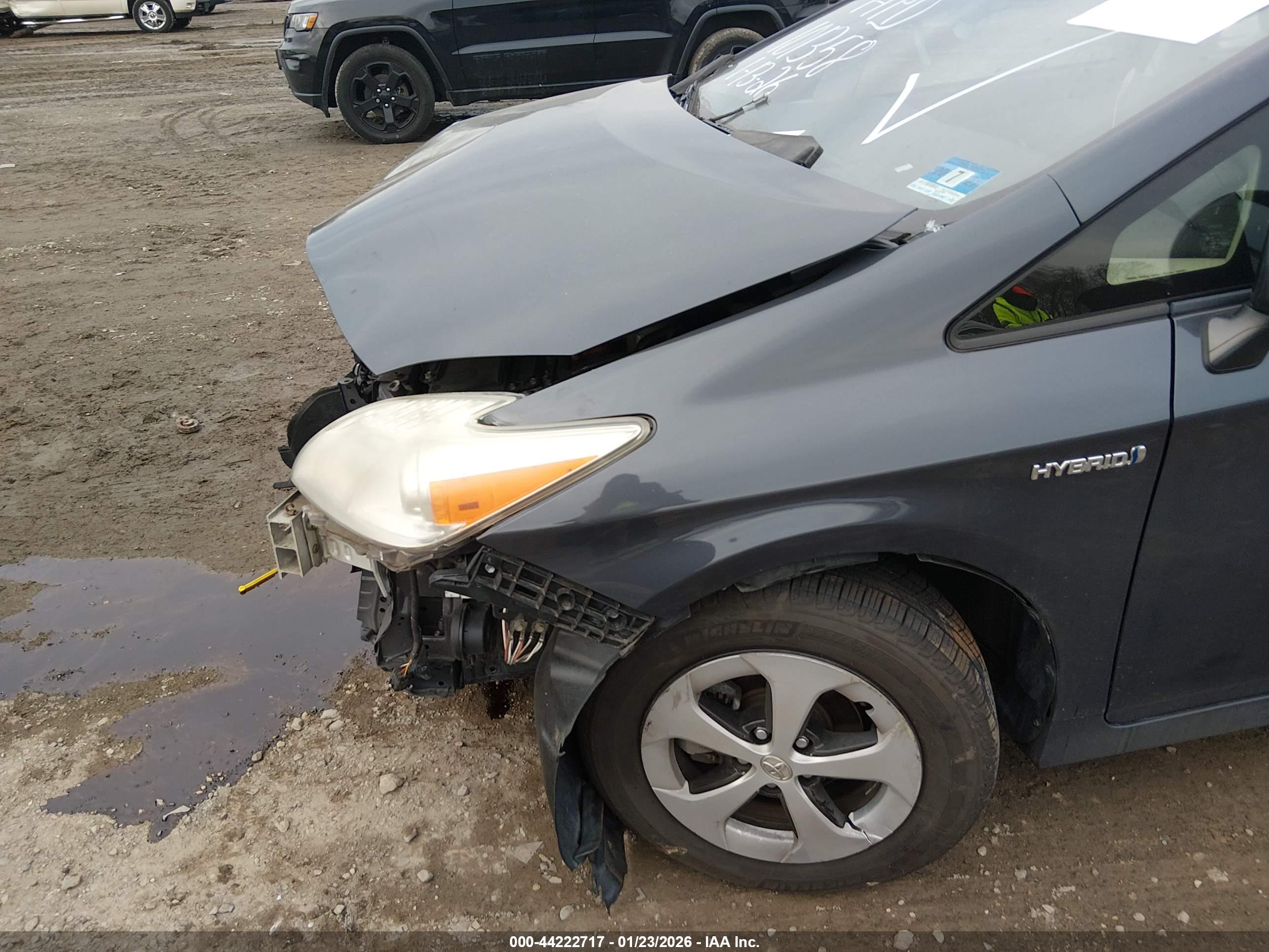 TOYOTA PRIUS image 6