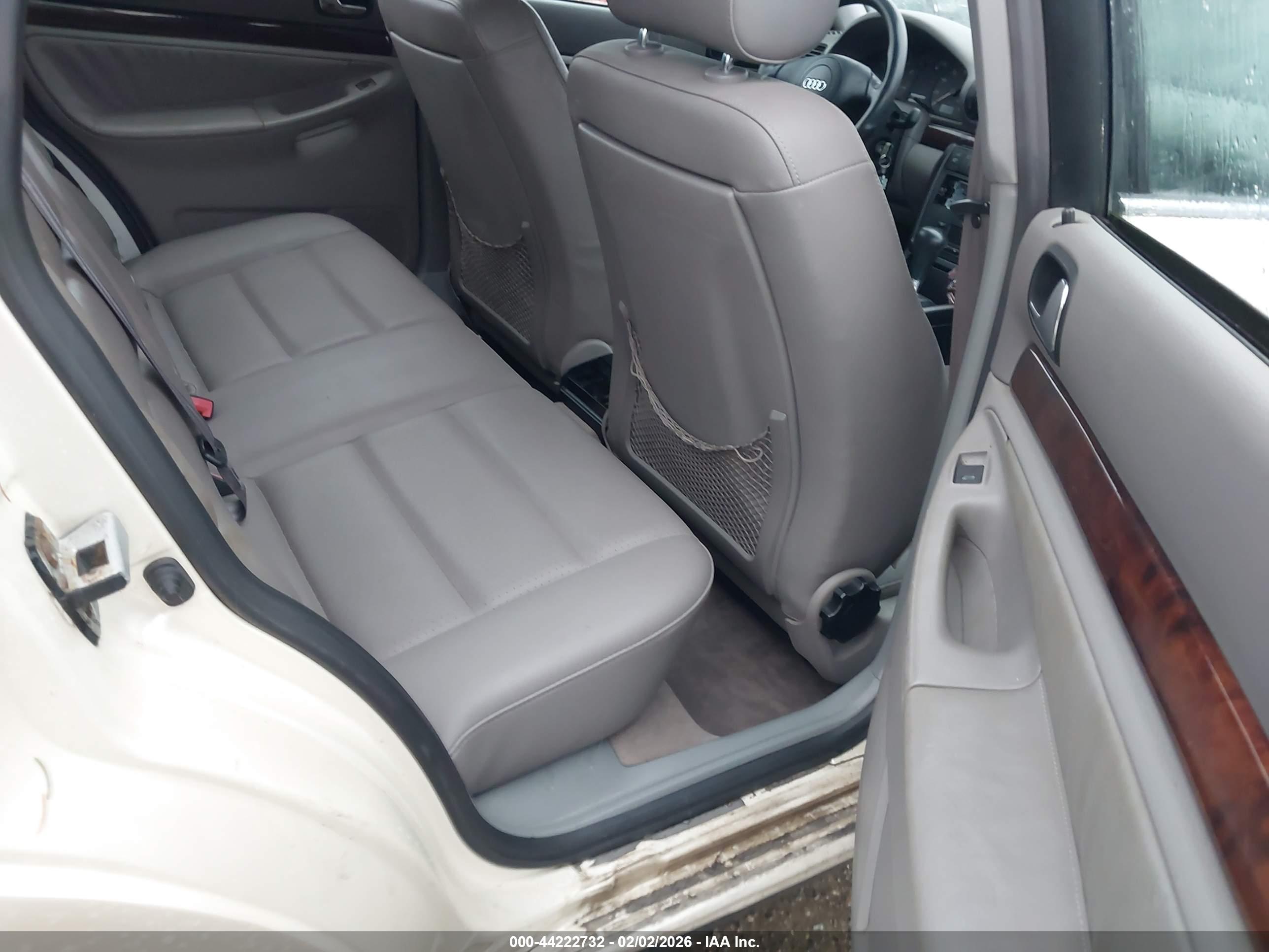 AUDI A4 image 8