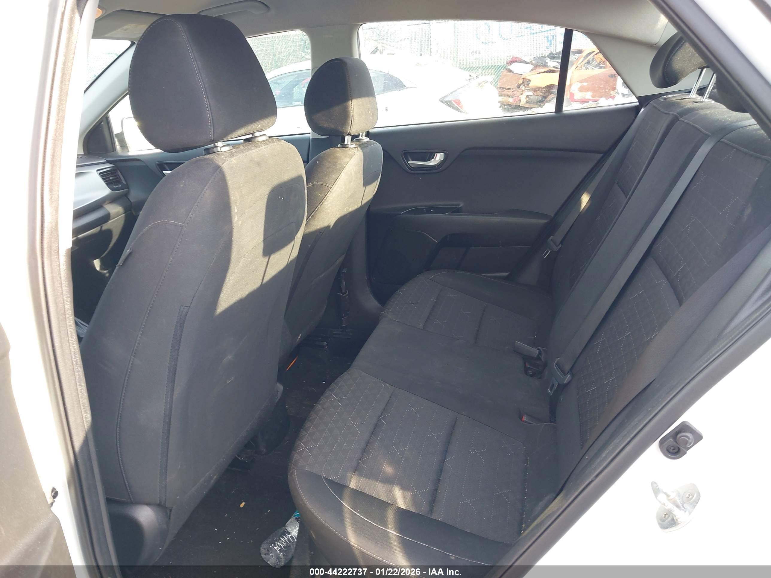 KIA RIO image 8