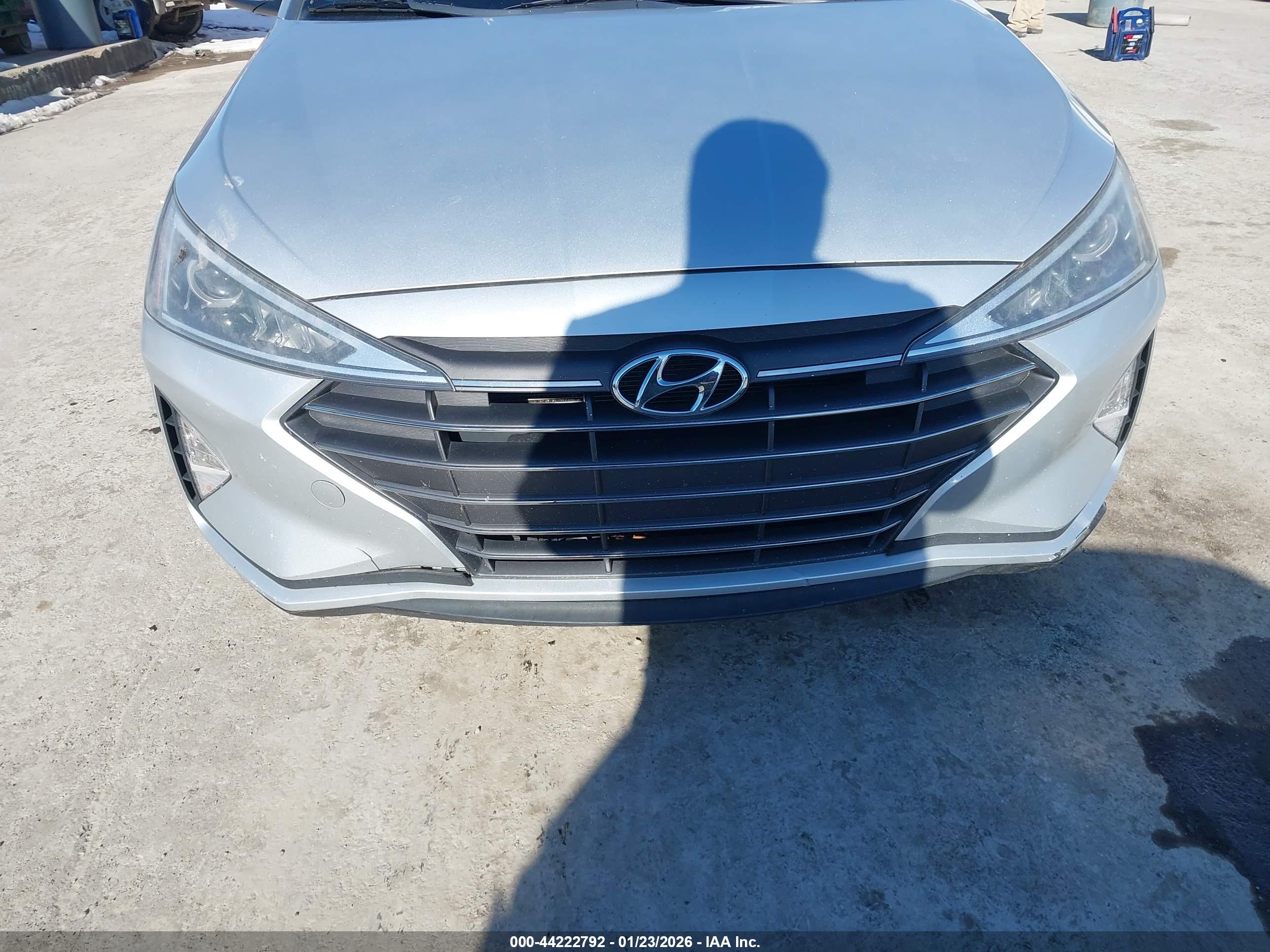 HYUNDAI ELANTRA image 6