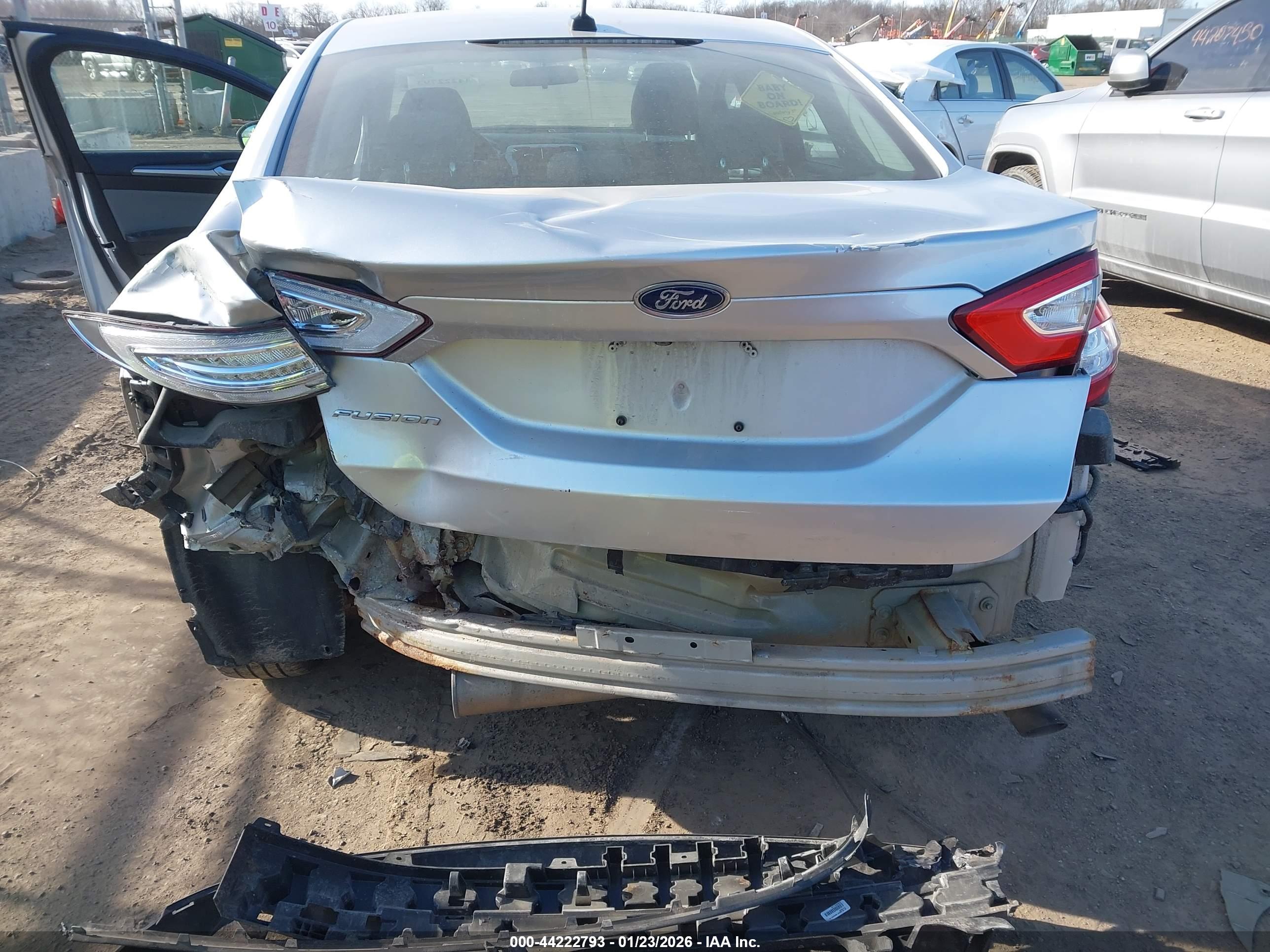 FORD FUSION image 6