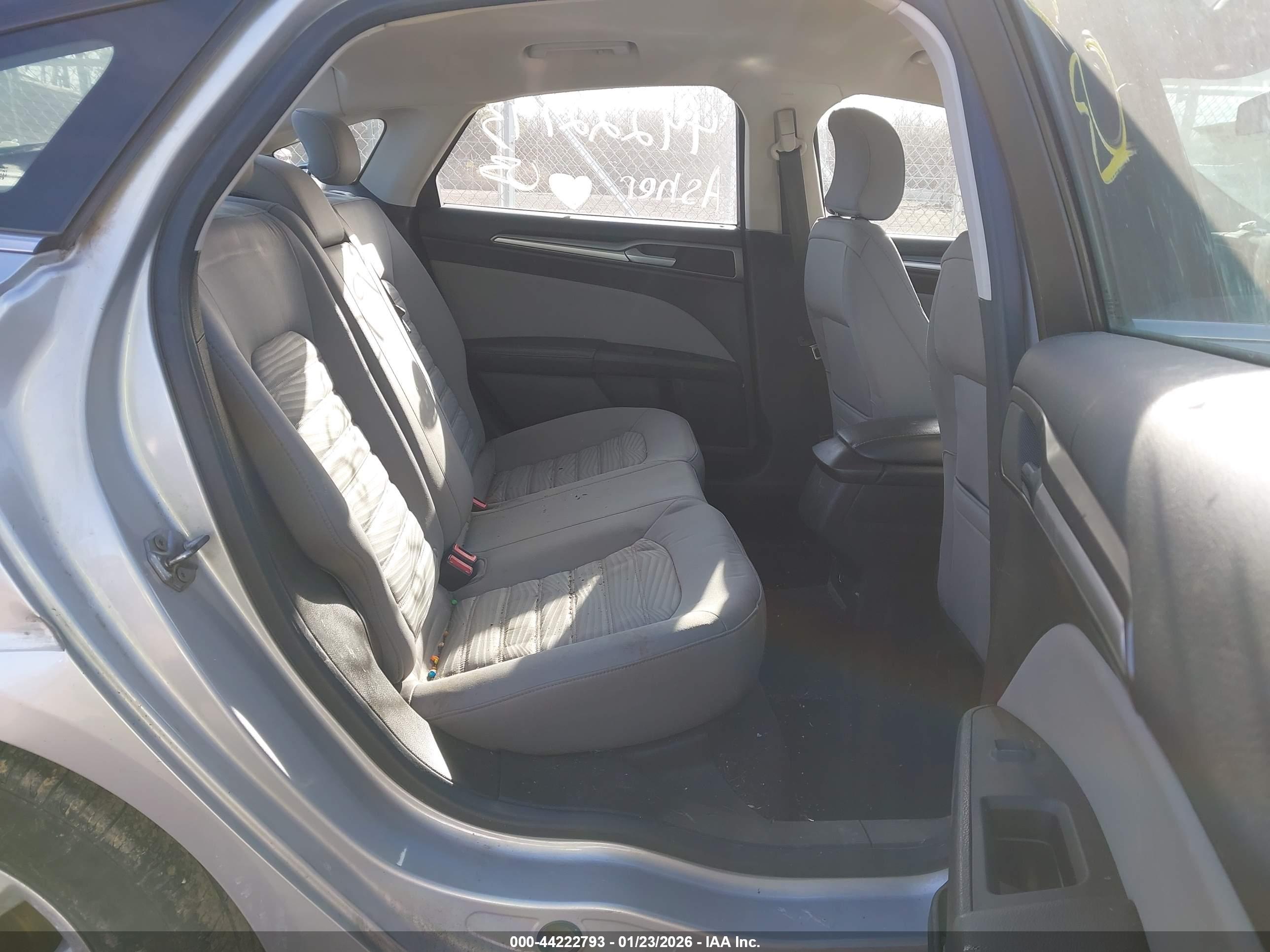 FORD FUSION image 8