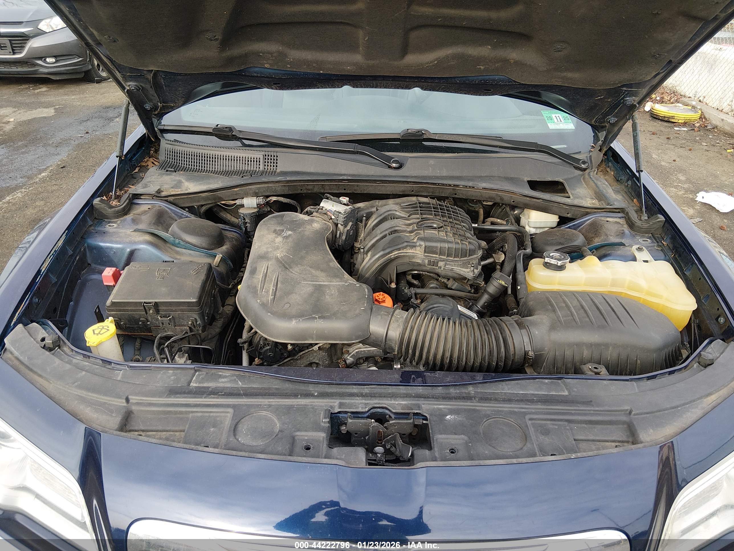 CHRYSLER 300 image 10