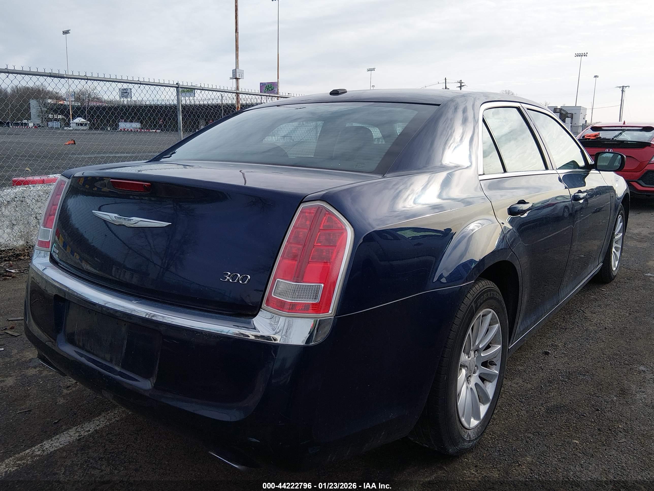 CHRYSLER 300 image 4