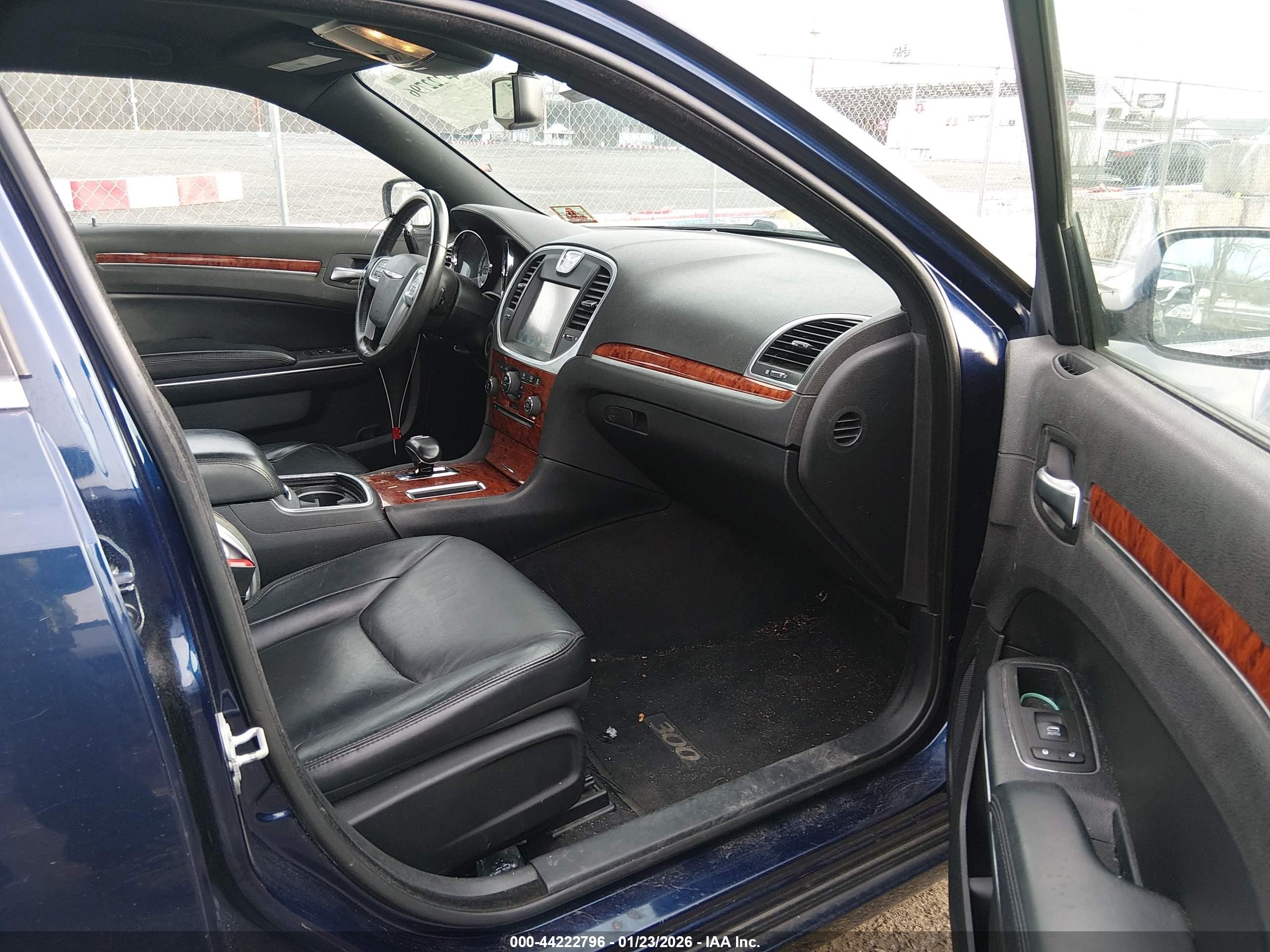 CHRYSLER 300 image 5