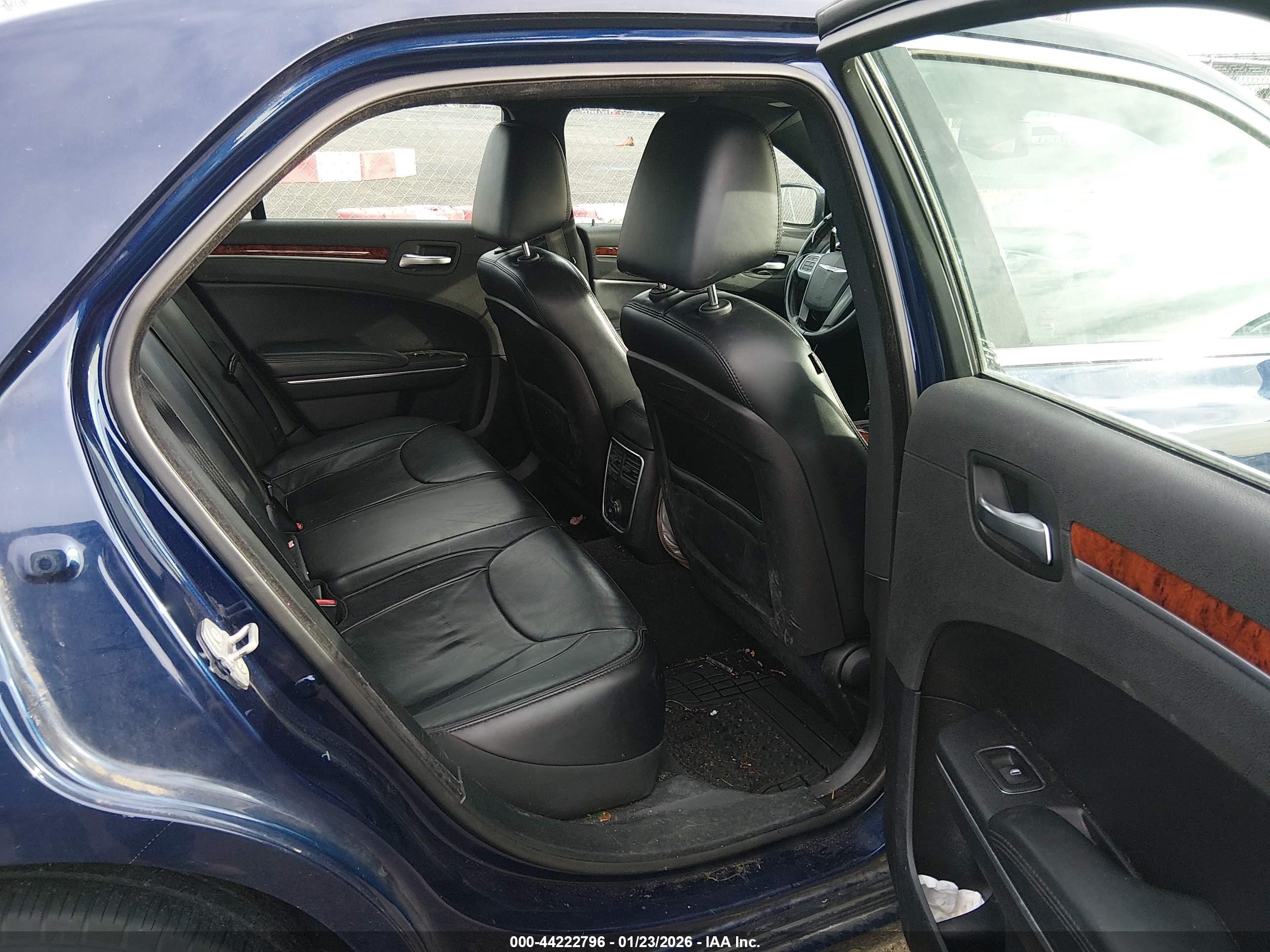 CHRYSLER 300 image 8