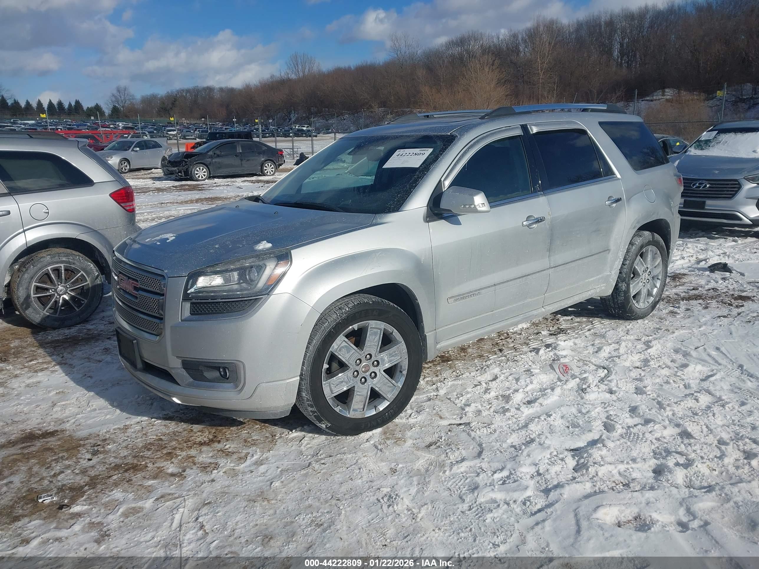 GMC ACADIA image 2