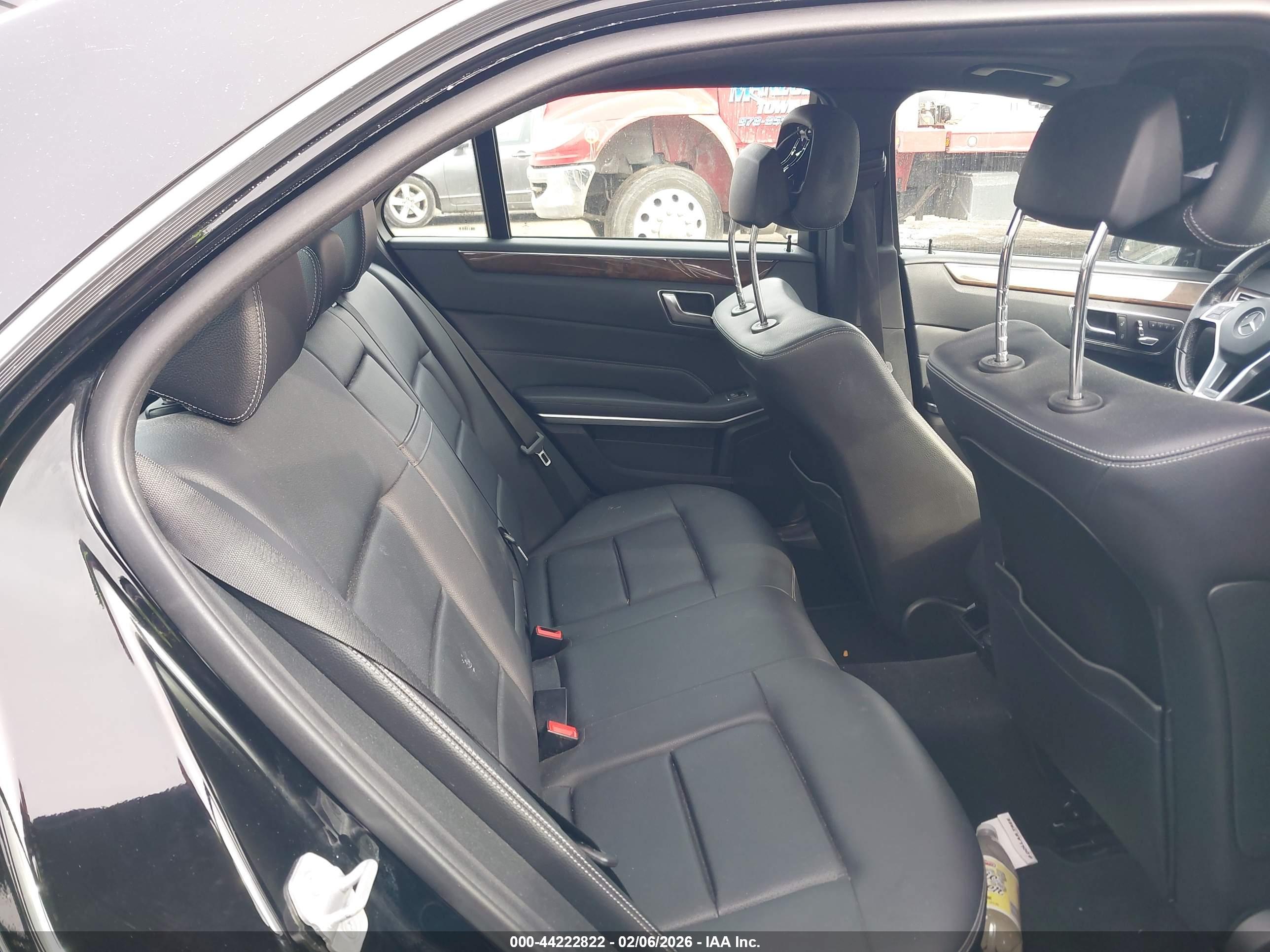 MERCEDES-BENZ E image 8