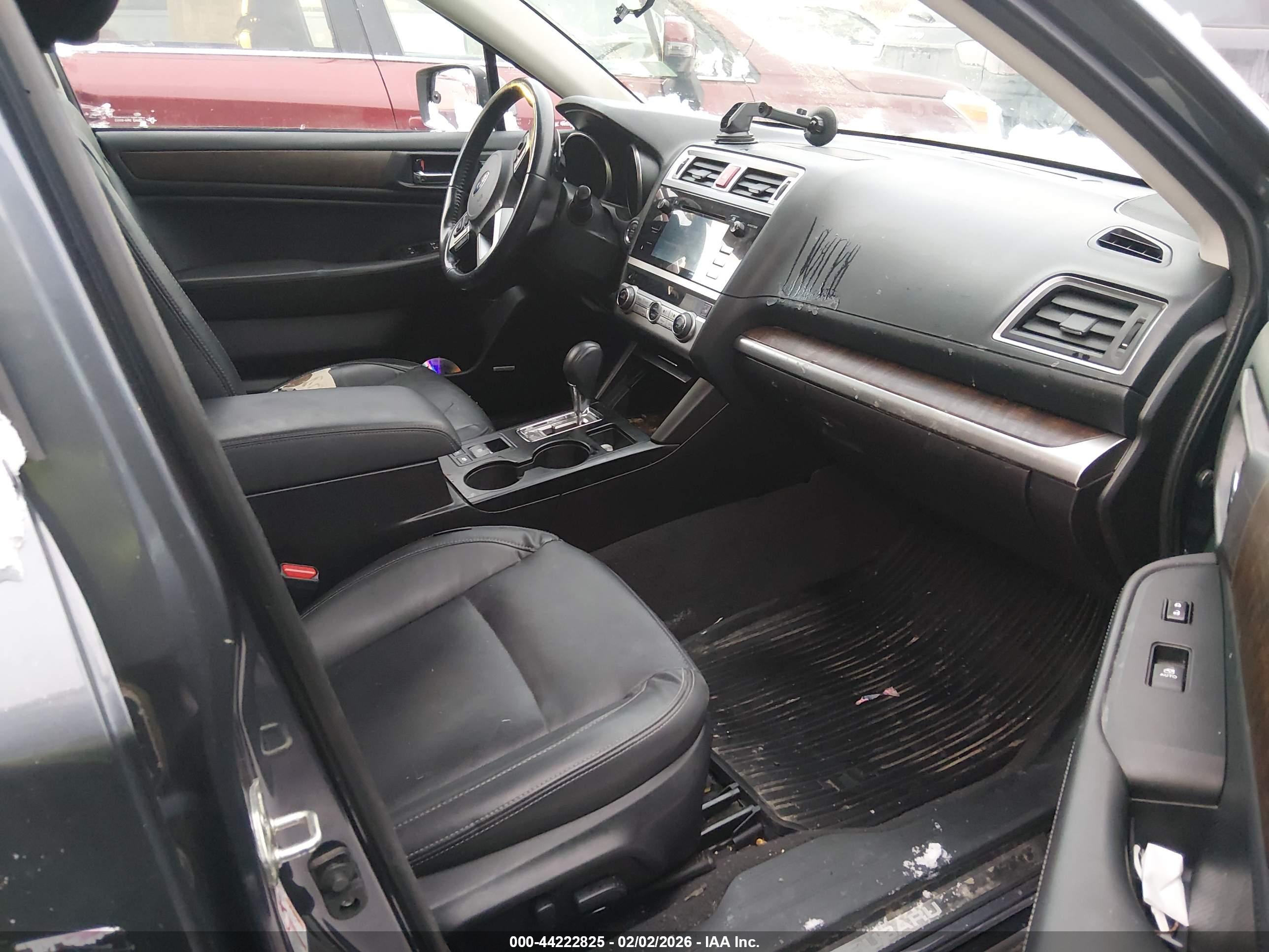 SUBARU OUTBACK image 5